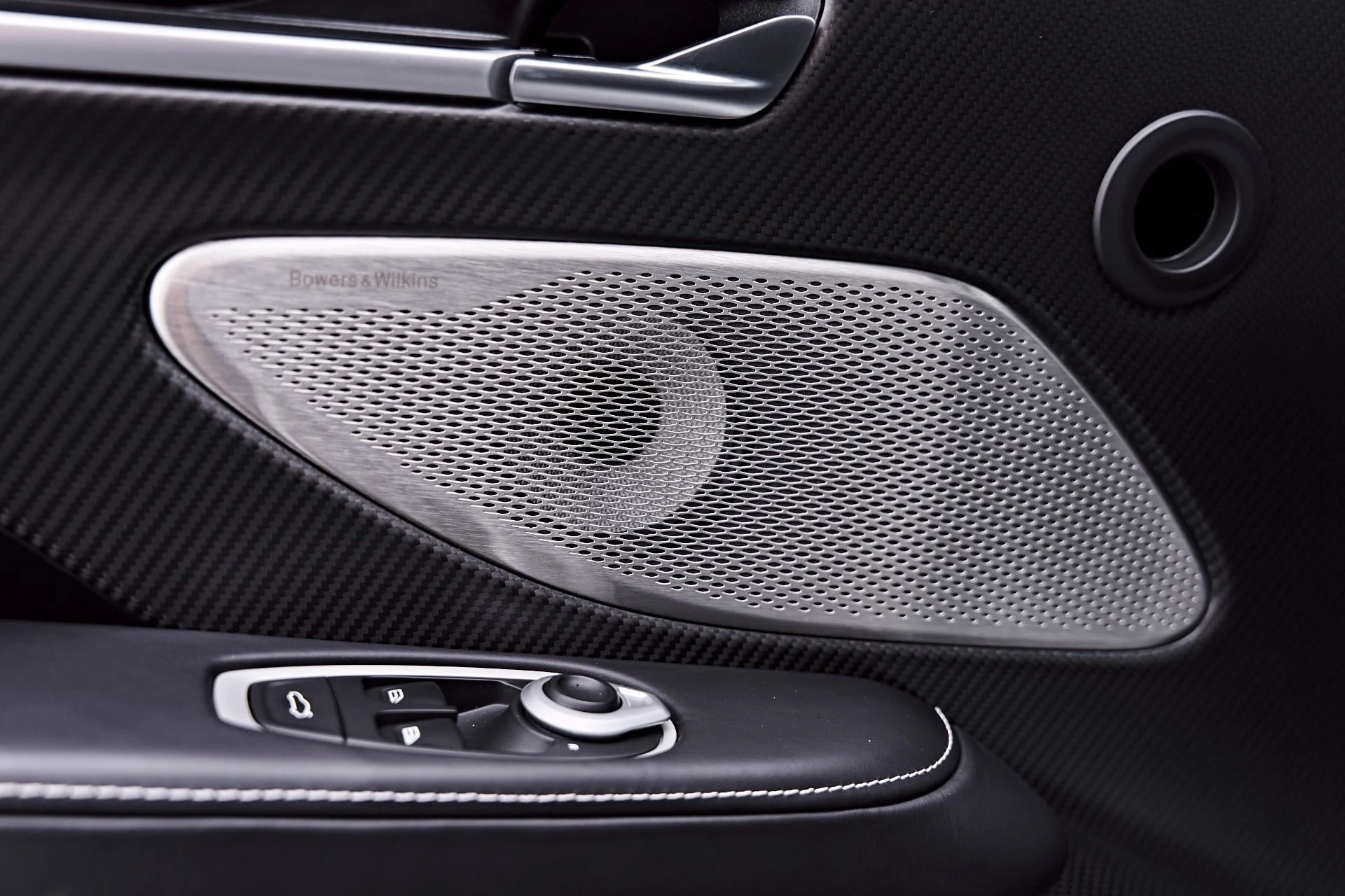 mph041_1172968492_Used_2025_Aston_Martin_Vanquish_V12_1786045837_a39e066fa2