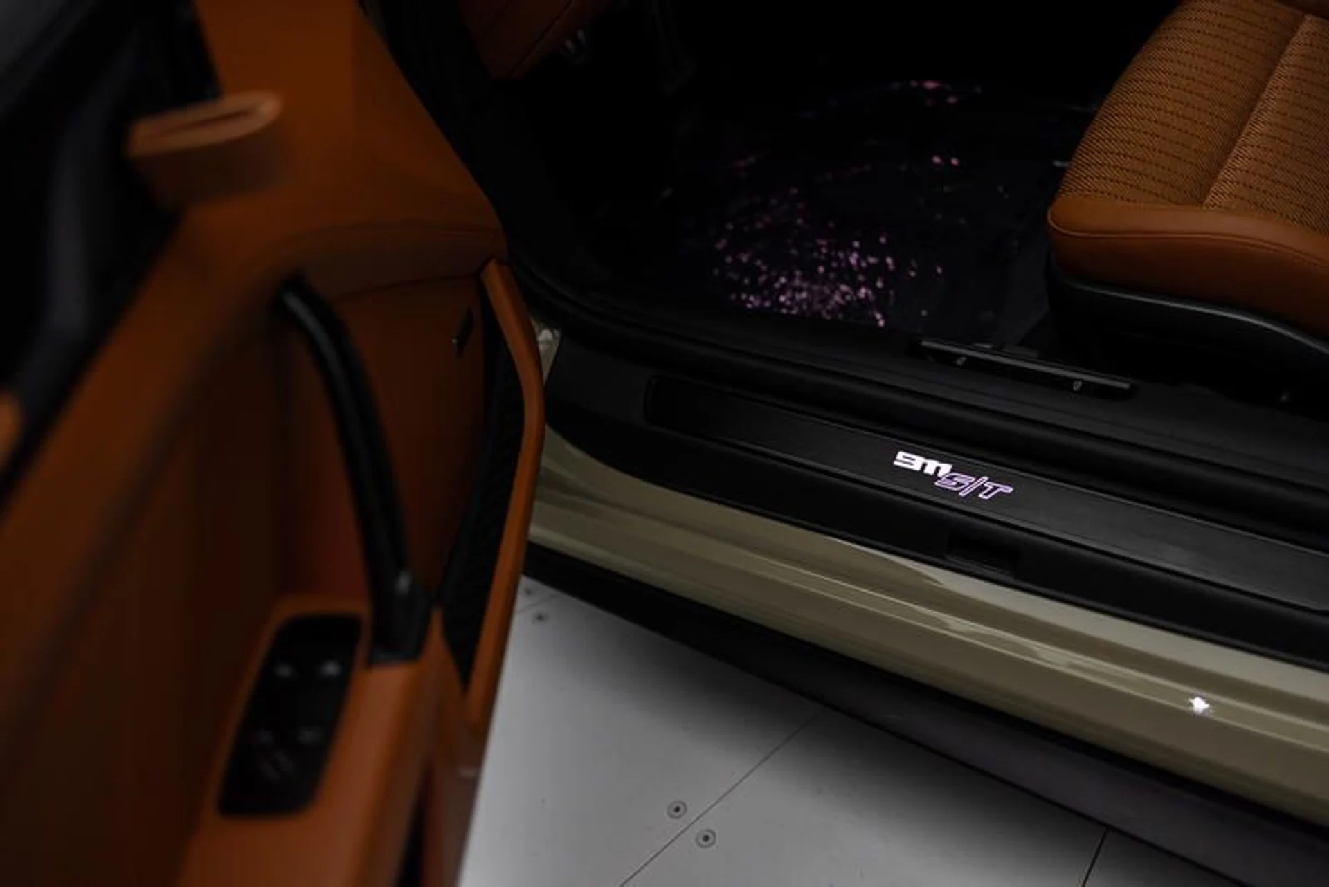 mph041_120730043_C9_CF_792_A_5_B77_4_F26_B664_4_D9_E7264_F204_b44417413c