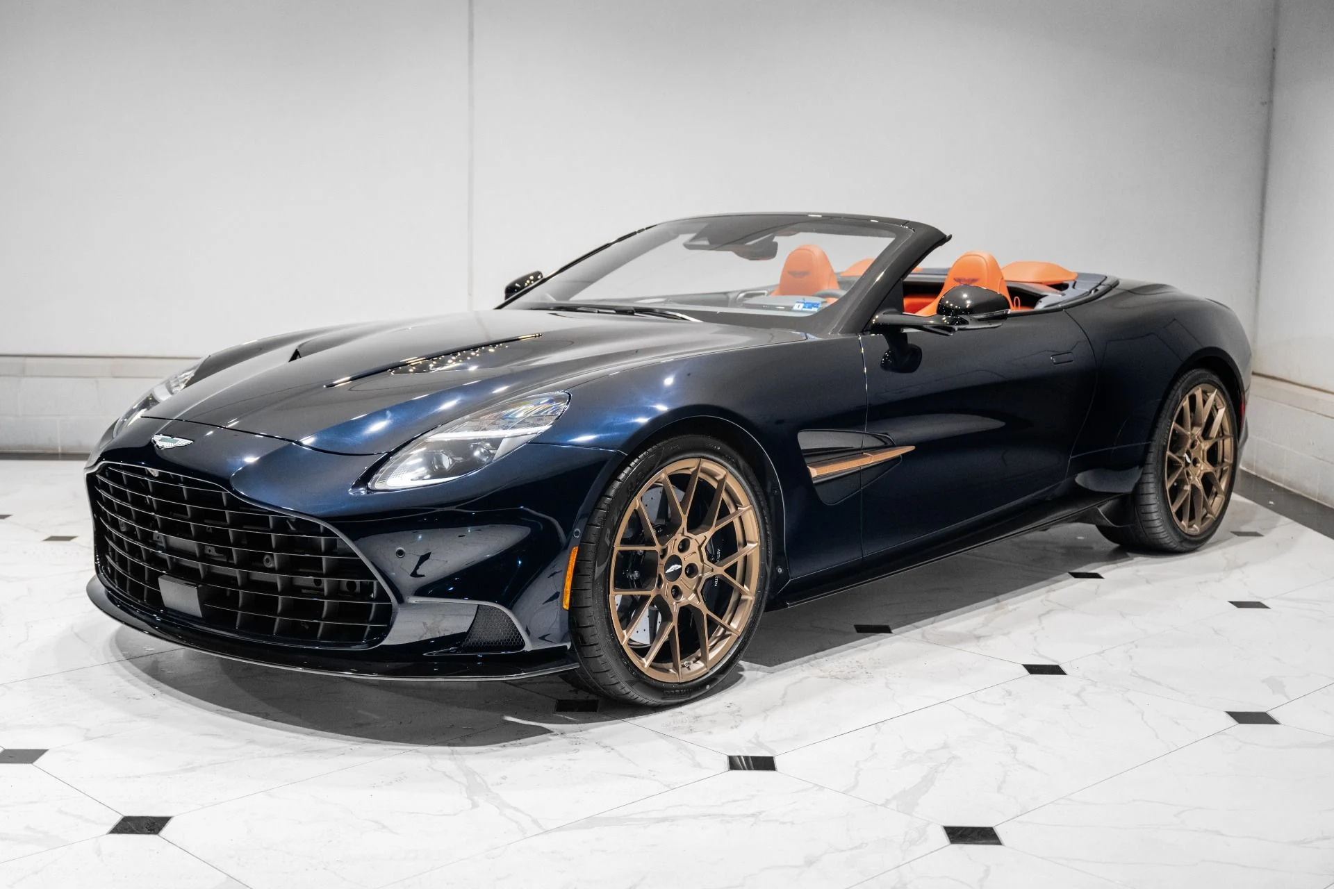 mph041_123279265_New_2026_Aston_Martin_Vanquish_Volante_Thrillseeker_Edition_1_of_3_1768066424_83d2b65f96
