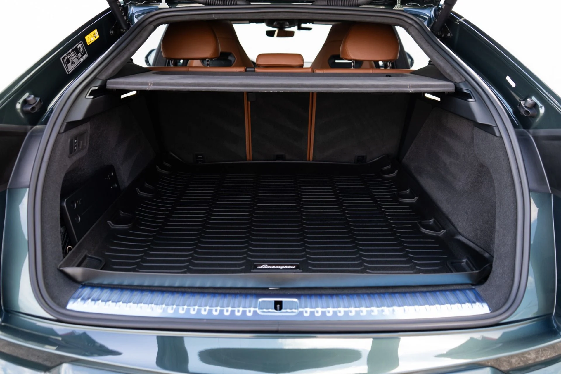 mph041_1249699867_Used_2025_Lamborghini_Urus_SE_1758739816_31f3741e5a