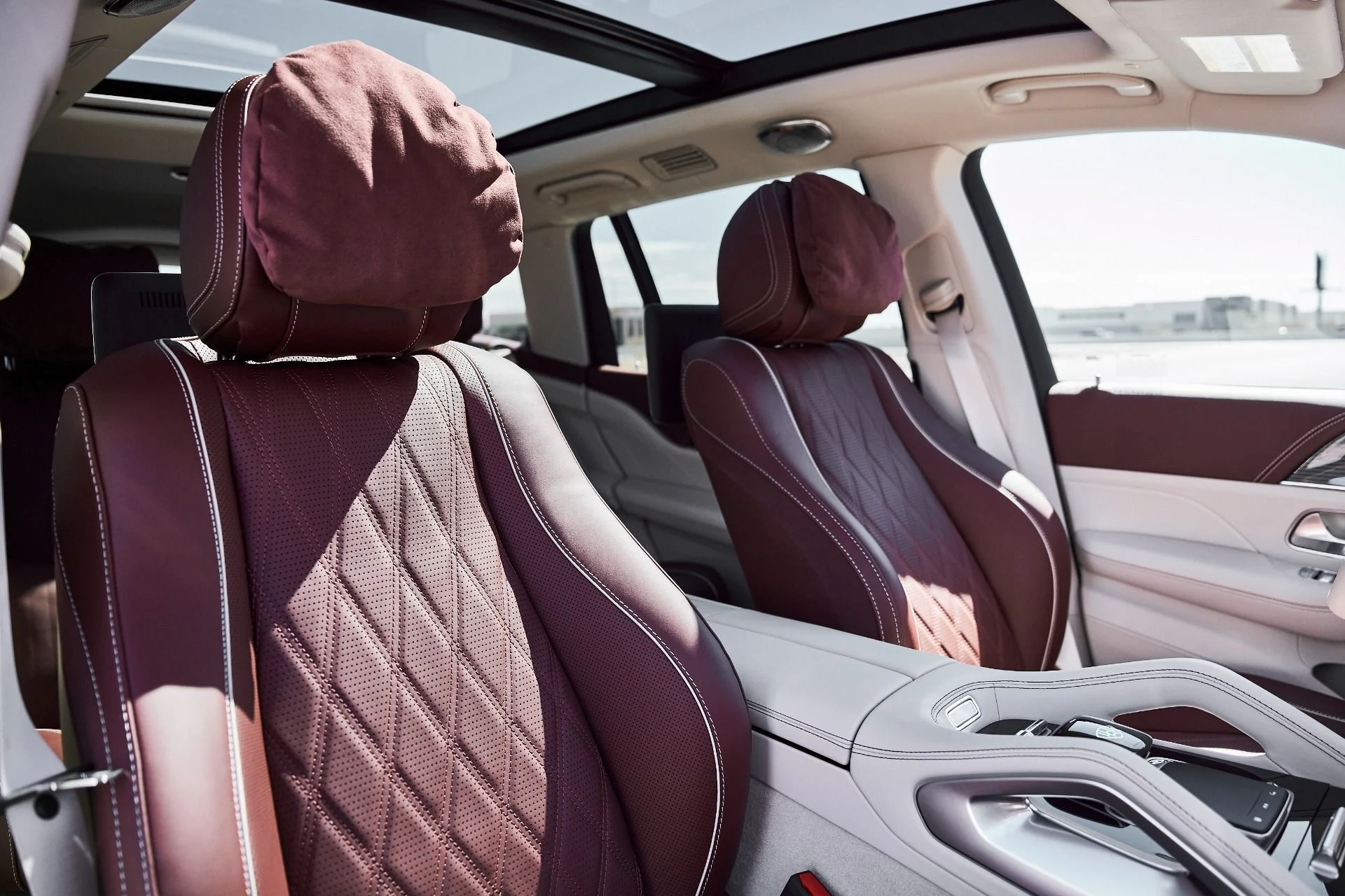 mph041_1259493189_Used_2026_Mercedes_Benz_GLS_Maybach_GLS_600_1777074114_dddb7b4159