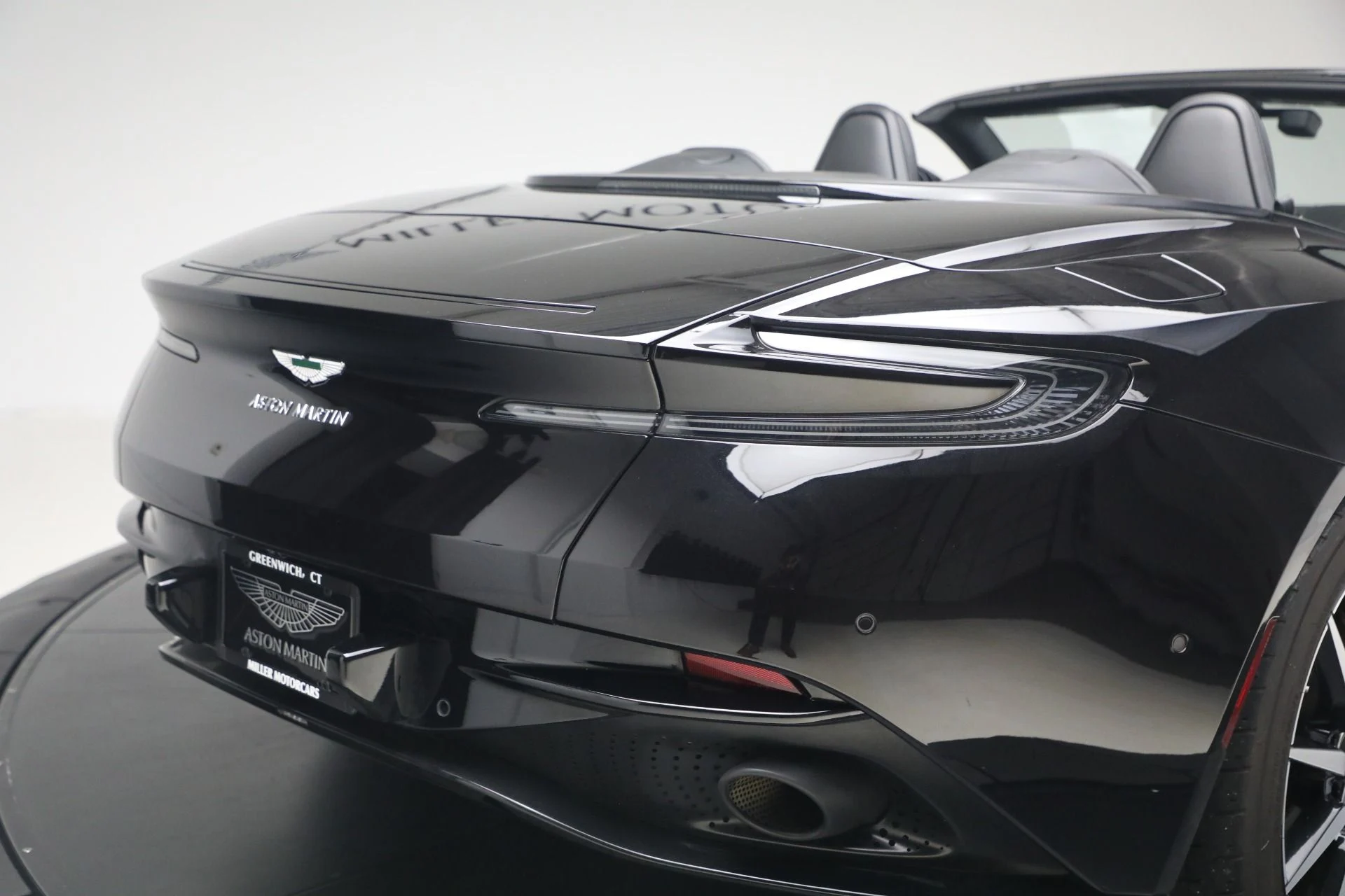 mph041_1267552306_Used_2020_Aston_Martin_DB_11_Volante_1768664310_aecb08b6b4