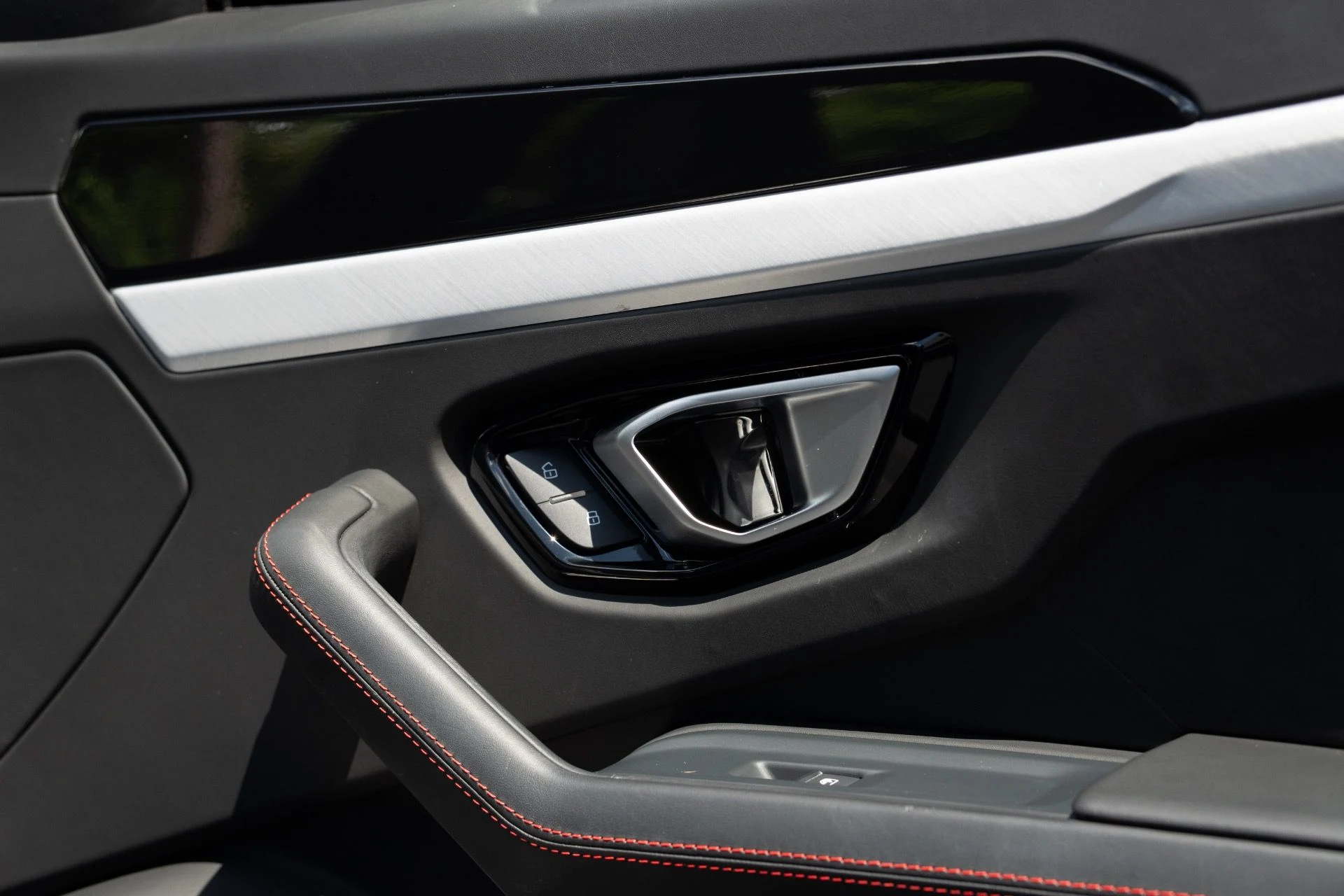 mph041_1290130488_Used_2020_Lamborghini_Urus_1758836559_42044ef2e6