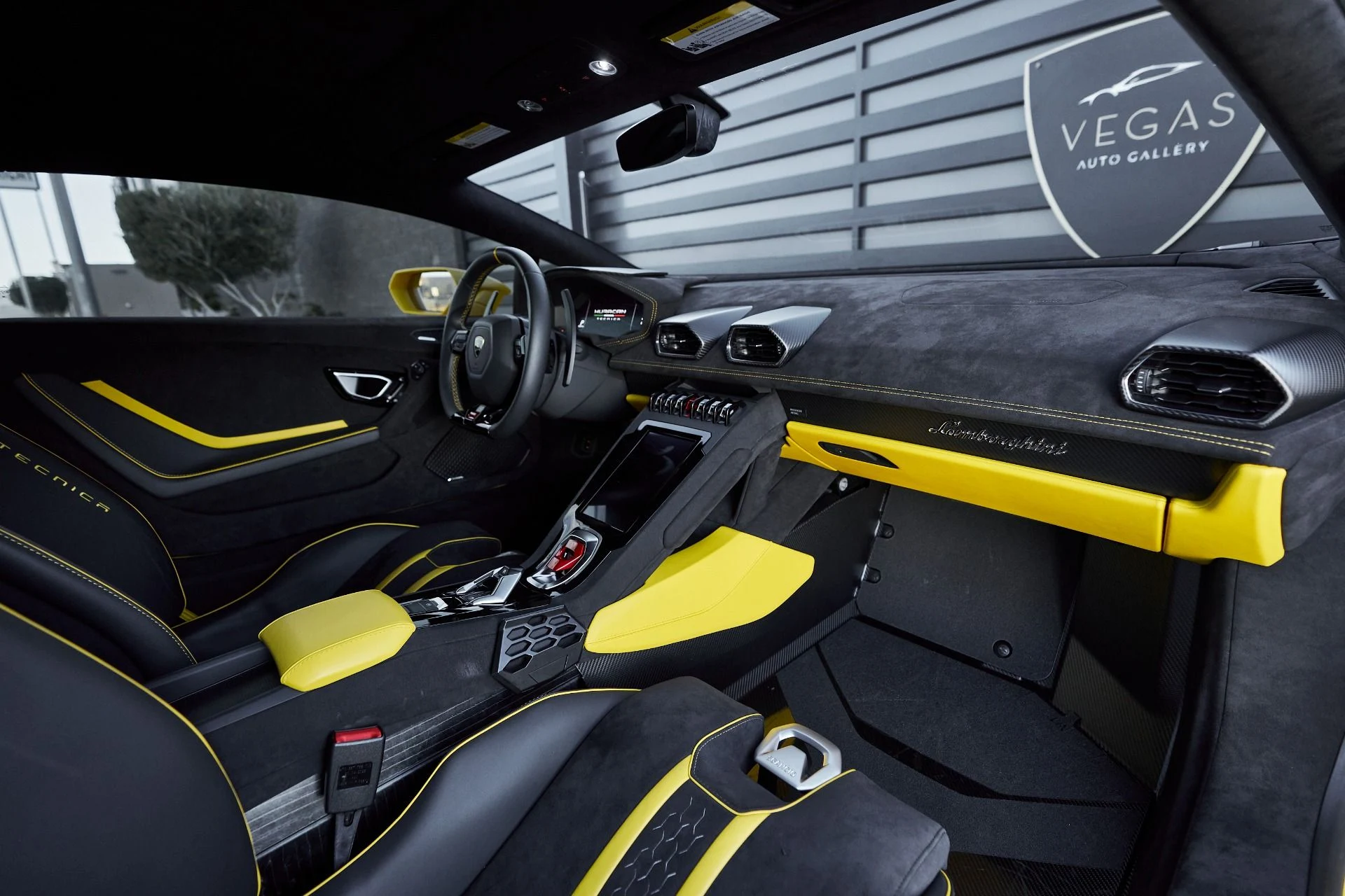 mph041_1291263711_Used_2023_Lamborghini_Huracan_Tecnica_Base_1765333535_4194b0c1bc