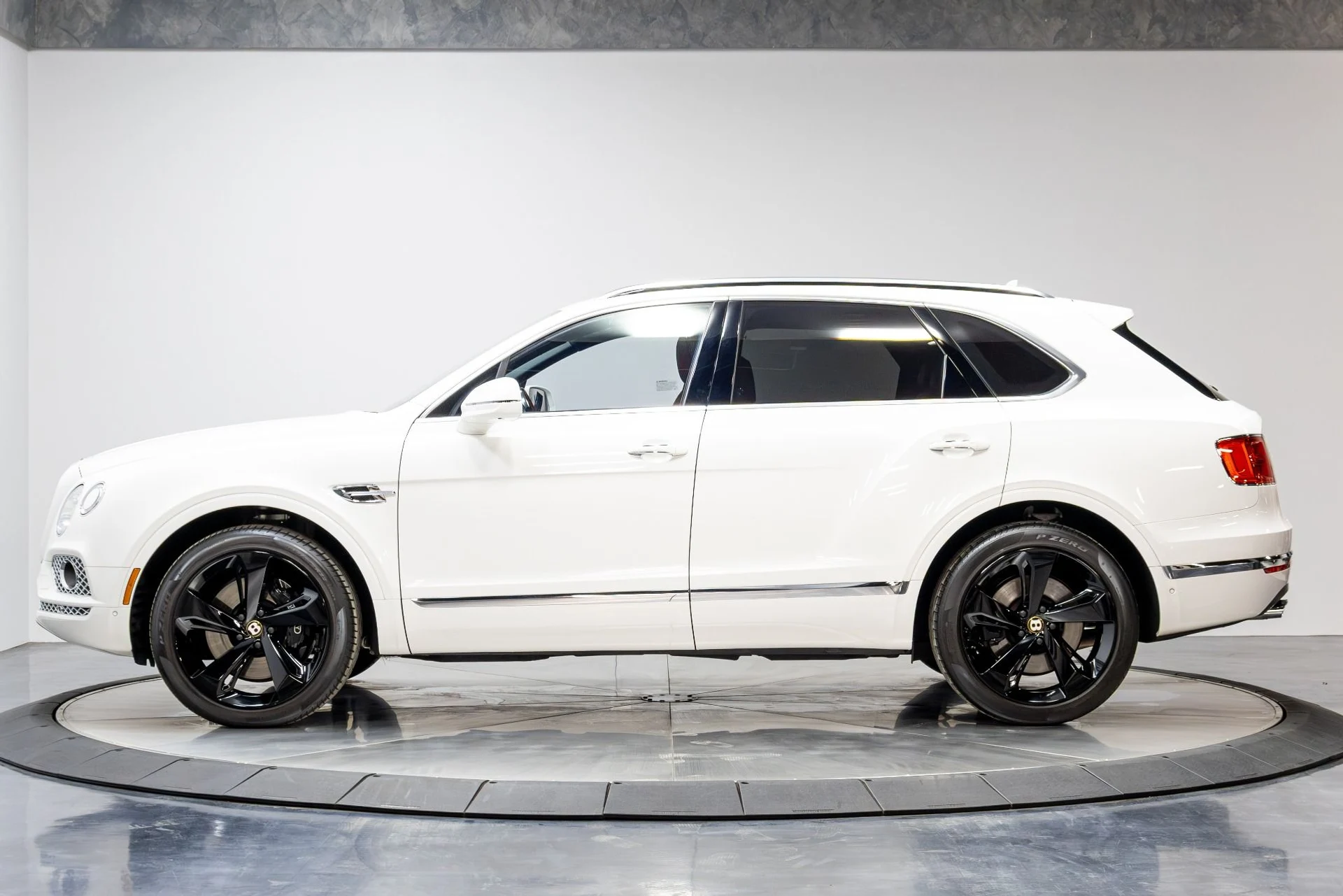 mph041_1303053101_Used_2020_Bentley_Bentayga_V8_1774292202_00d00e365e