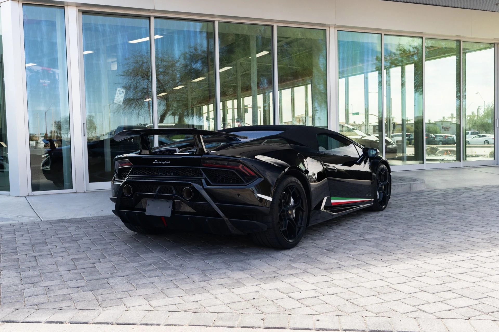 mph041_1304213359_Used_2018_Lamborghini_Huracan_LP_640_4_Performante_Spyder_1772832376_d9e340ba5a