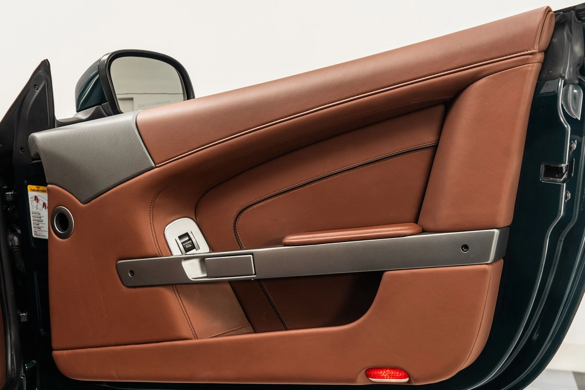 mph041_1305851891_Used_2015_Aston_Martin_DB_9_Volante_1759413390_d6987519c4