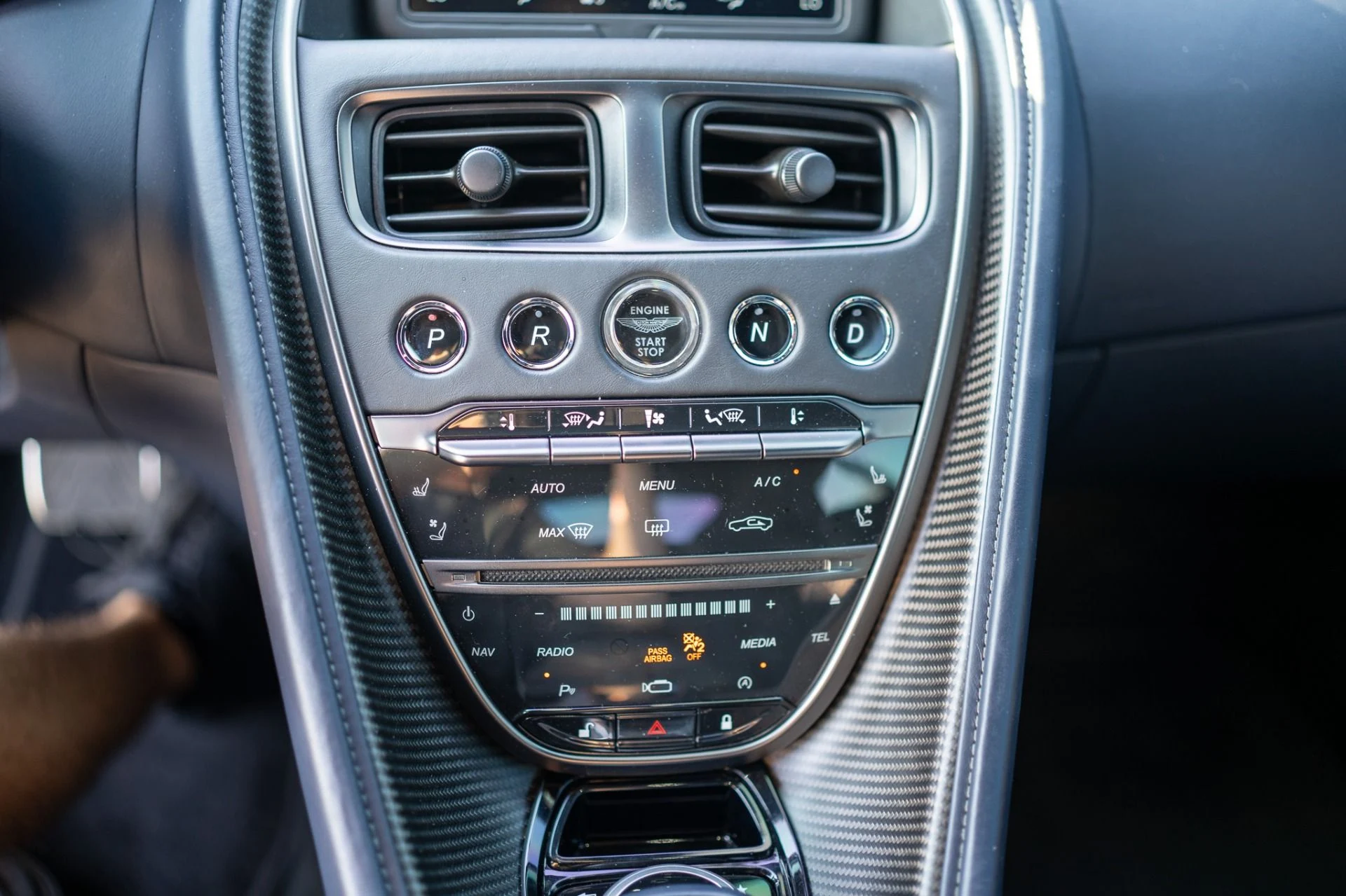 mph041_1307934095_Used_2020_Aston_Martin_DBS_Superleggera_1782927184_f5d02f2c26