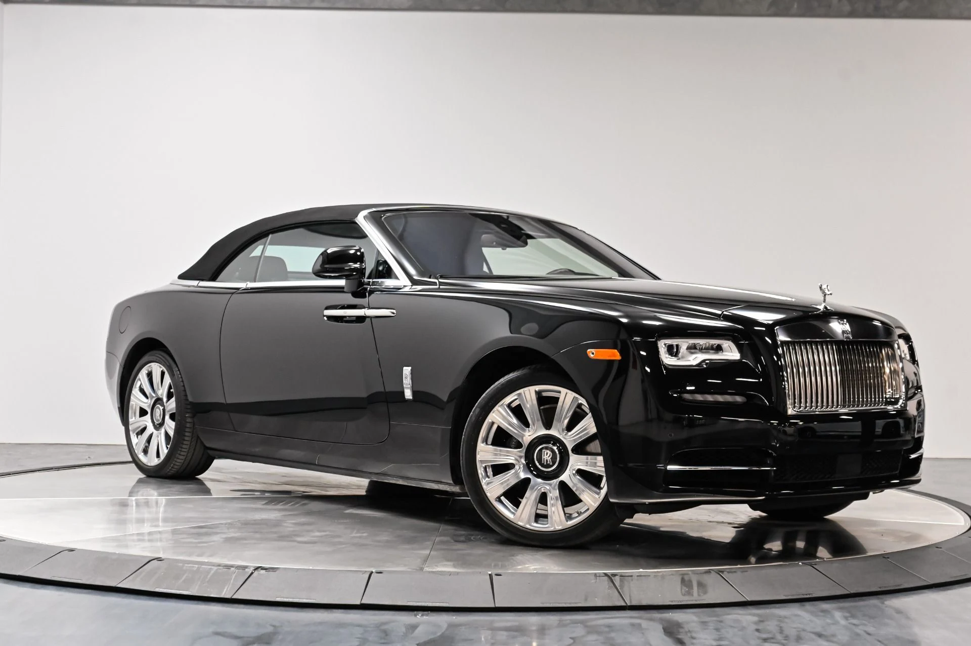 mph041_1309518042_Used_2017_Rolls_Royce_Dawn_Base_1789749608_99dbe9295d