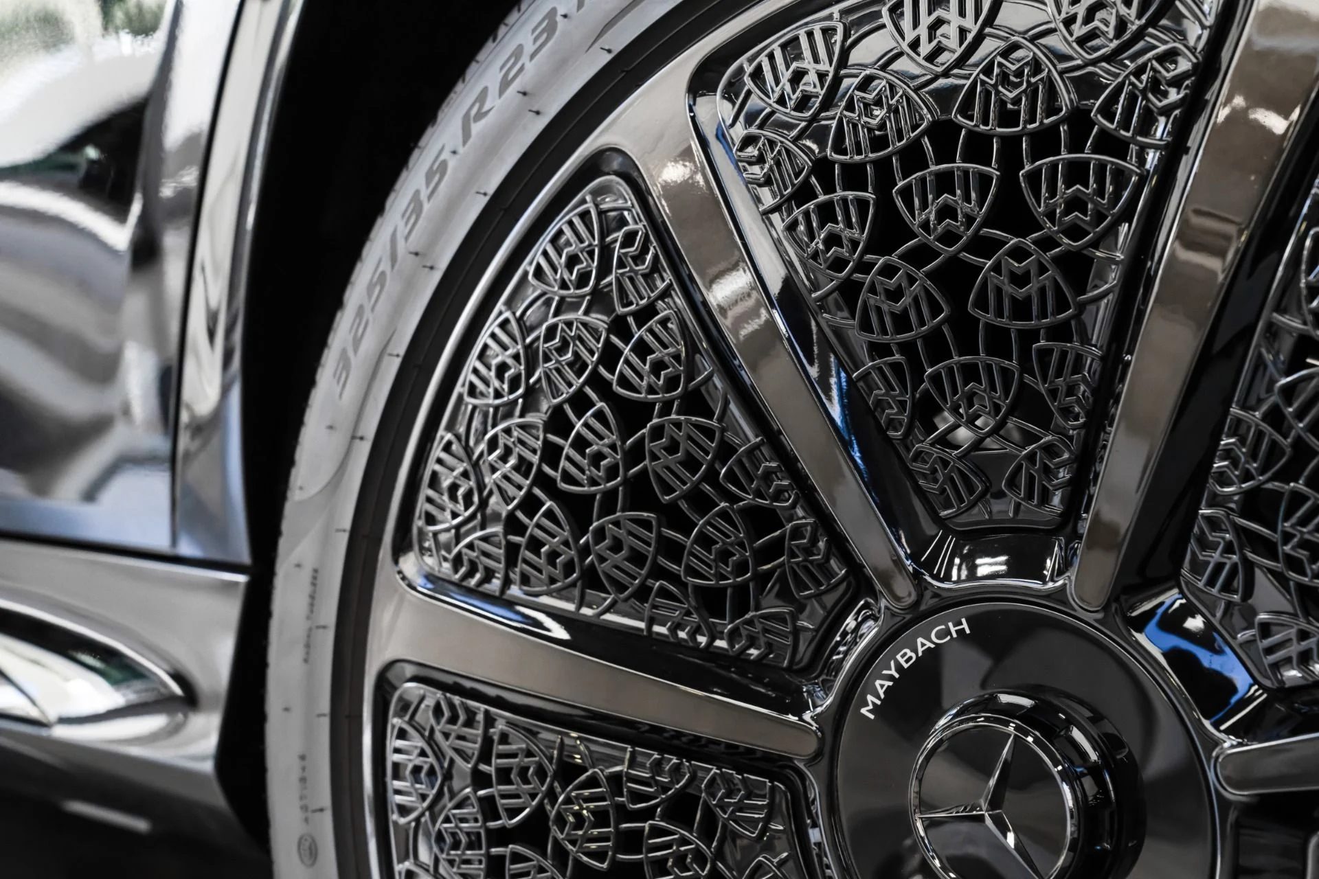 mph041_1323426279_Used_2025_Mercedes_Benz_Mercedes_Maybach_GLS_600_4_MATIC_1762198640_224d0d4147