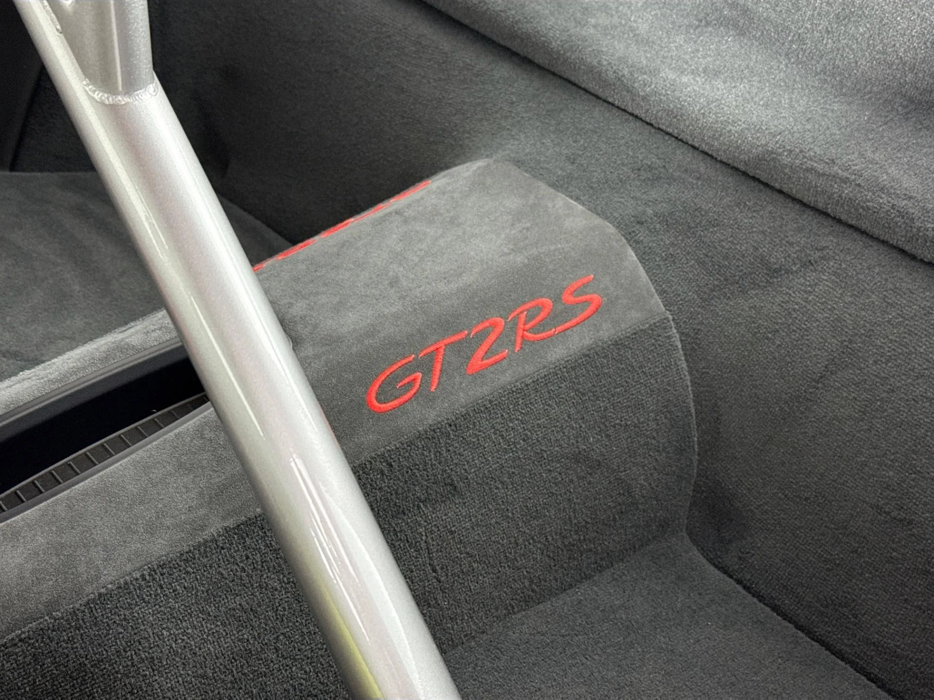 mph041_13501072_Used_2018_Porsche_911_GT_2_RS_1784762991_e0d5ded3ca