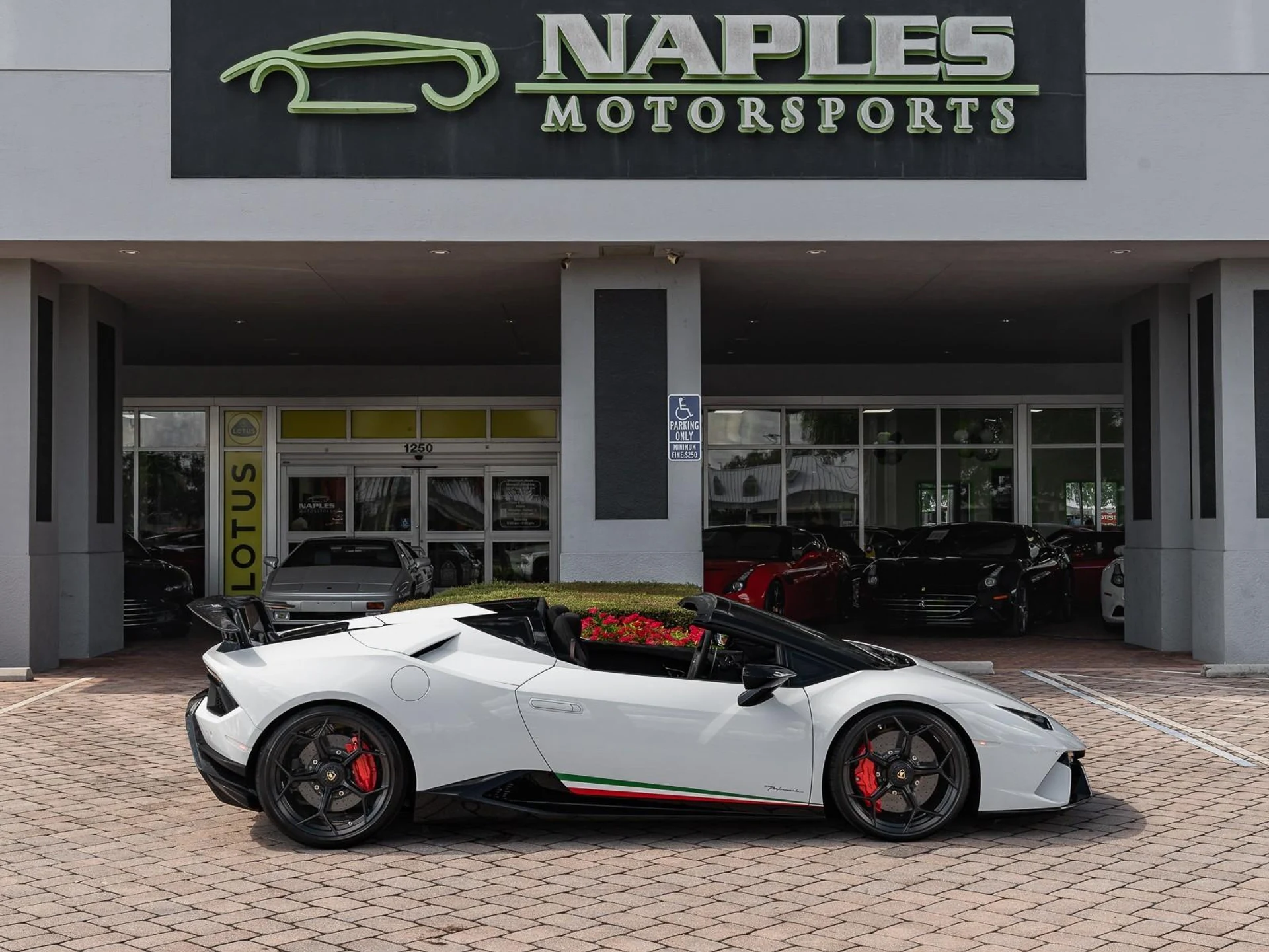 mph041_1374108163_Used_2018_Lamborghini_Huracan_Performante_Spyder_1761599163_e4c1b58557