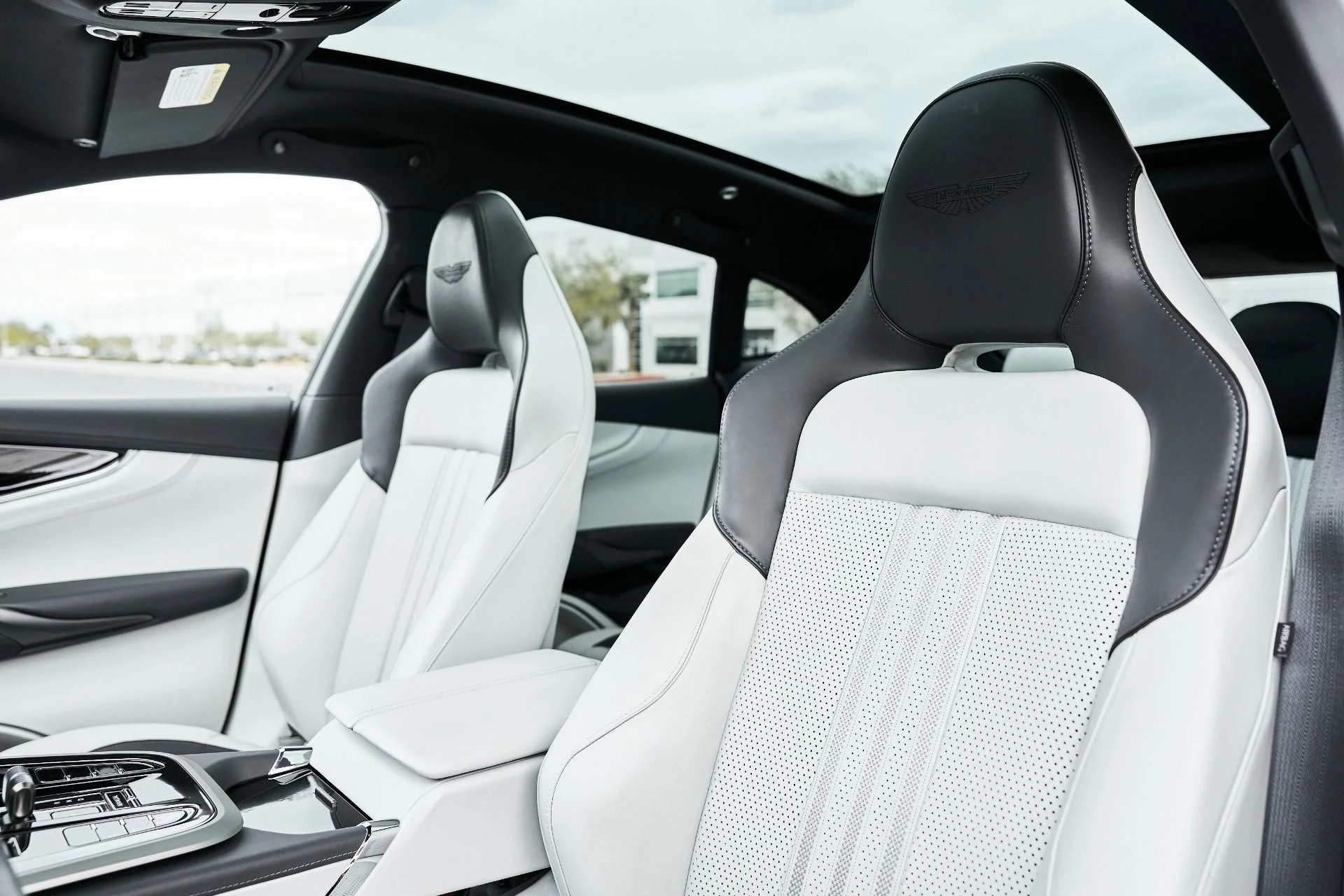 mph041_1397595013_Used_2025_Aston_Martin_DBX_707_1775008002_d717a069cb