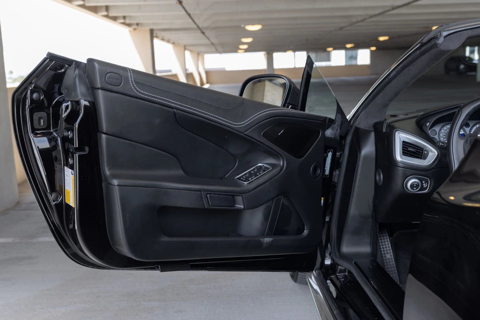 mph041_1398825345_Used_2015_Aston_Martin_Vanquish_Volante_1776978035_49ad7e367a