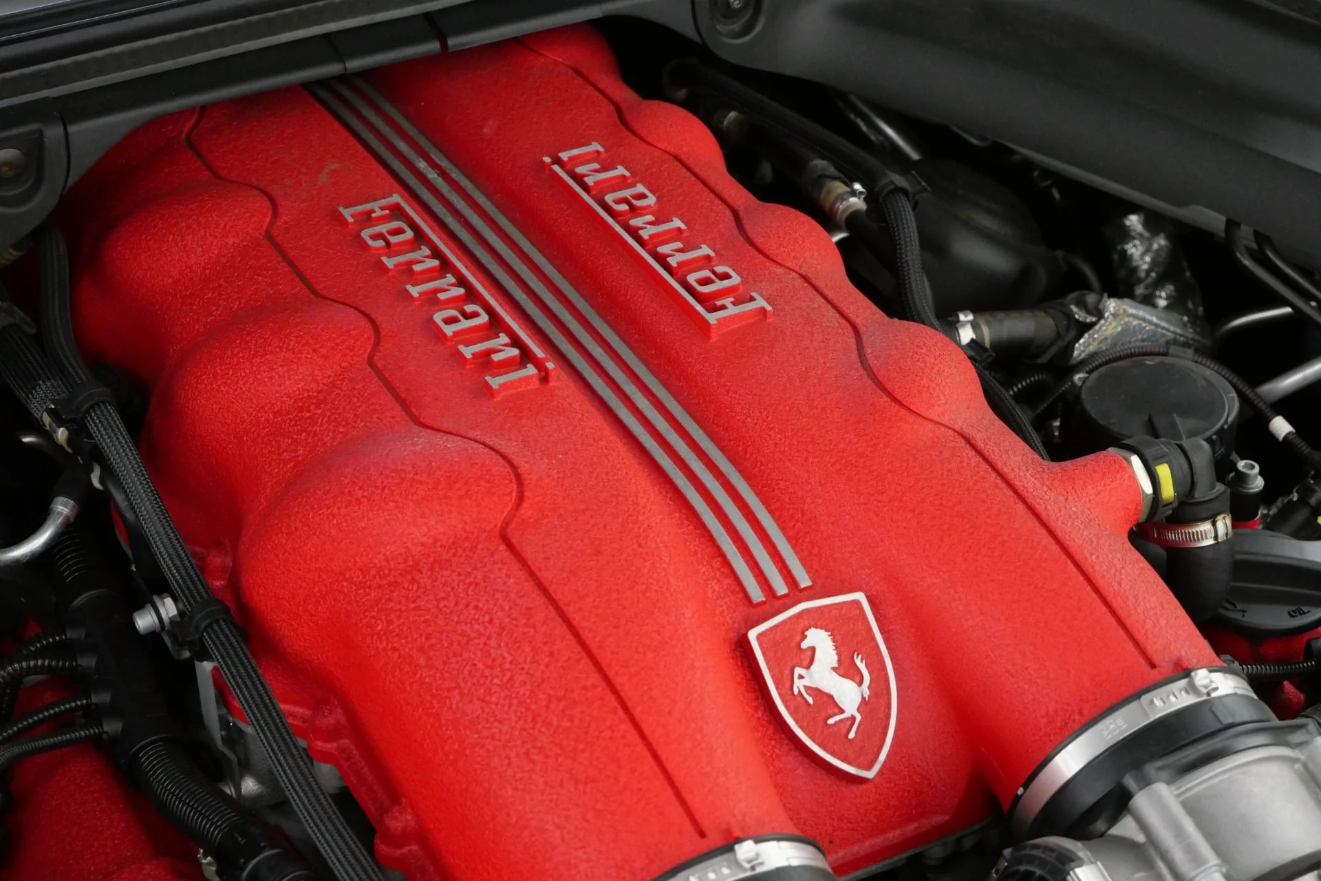 mph041_1401803296_Used_2011_Ferrari_California_Rare_Two_Tone_Paint_Rare_Carbon_Fiber_Bucket_Seats_Low_Miles_1788365594_699a184108