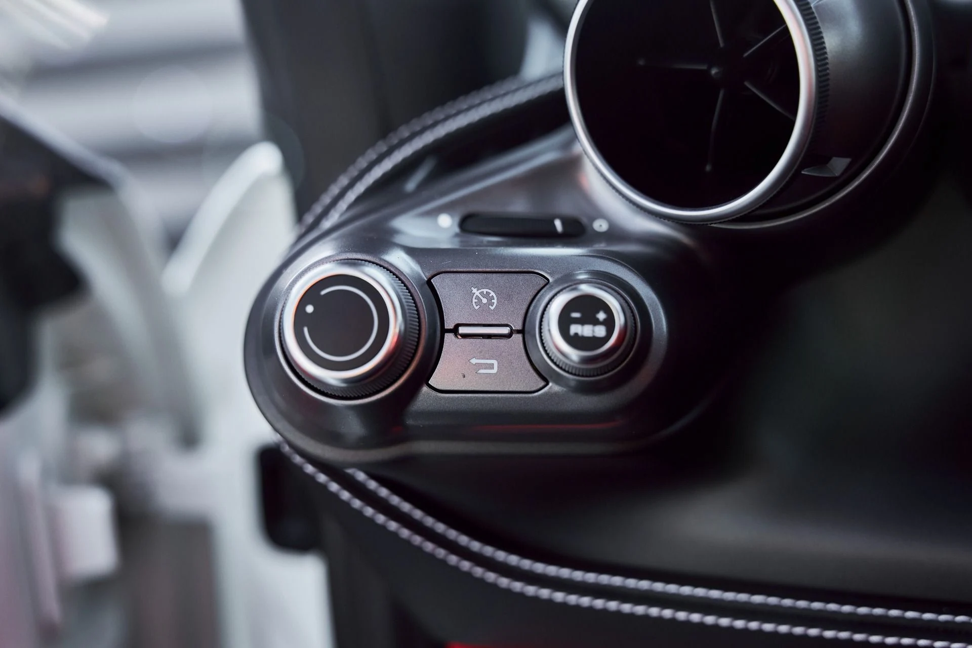 mph041_1413500858_Used_2021_Ferrari_F8_Tributo_1766025187_a7227e9ac7