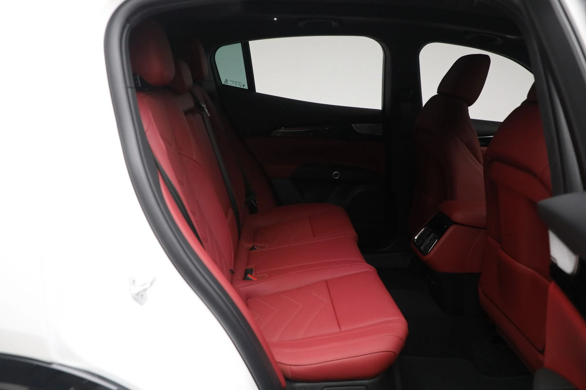 mph041_1413810726_New_2025_Maserati_Grecale_Folgore_9d74440a40