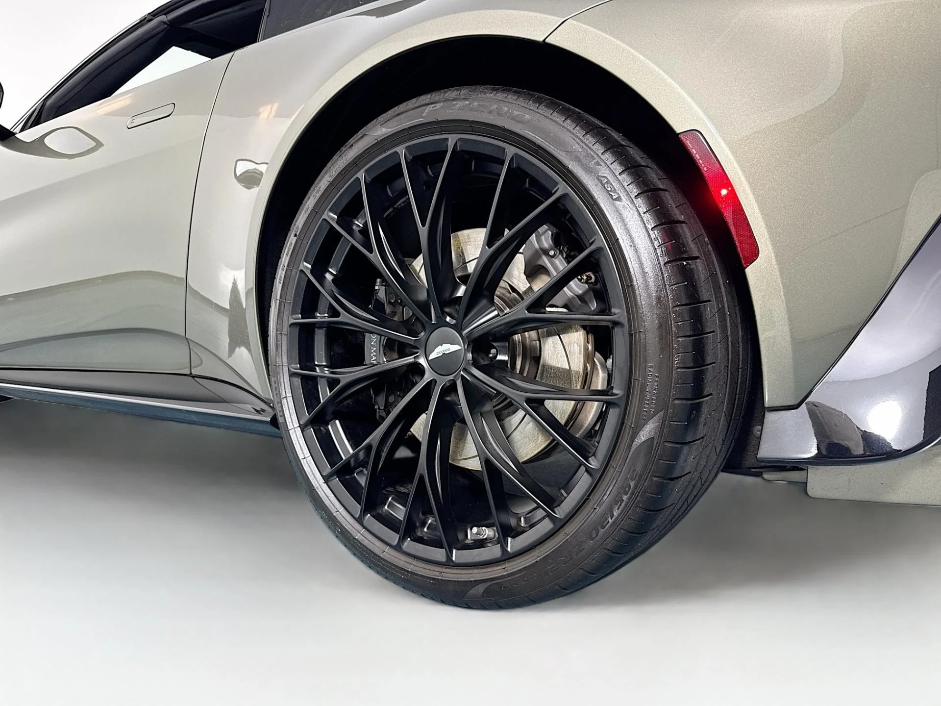 mph041_1422360627_Used_2023_Aston_Martin_Vantage_V8_1783445563_e4080f3913