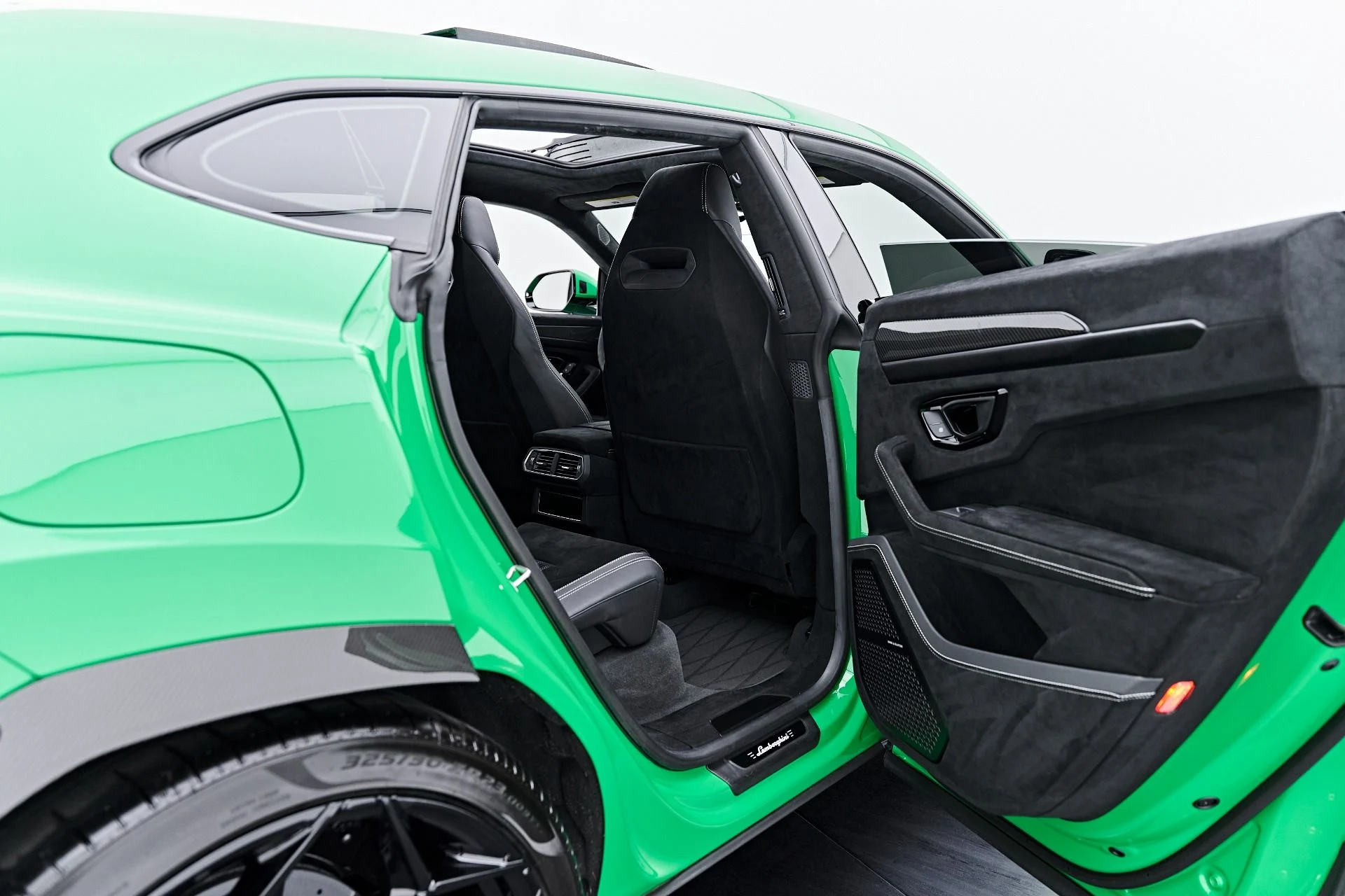 mph041_1426521601_Used_2023_Lamborghini_Urus_Performante_1788571178_d5b834c352