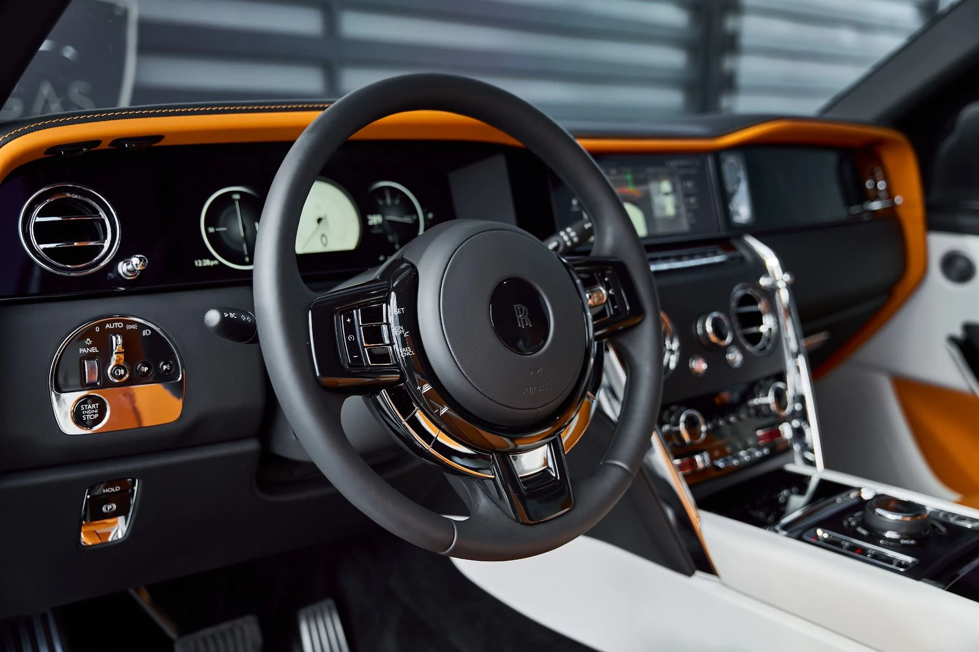 mph041_1434939594_Used_2026_Rolls_Royce_Cullinan_Base_1766884779_3e33cdd25b