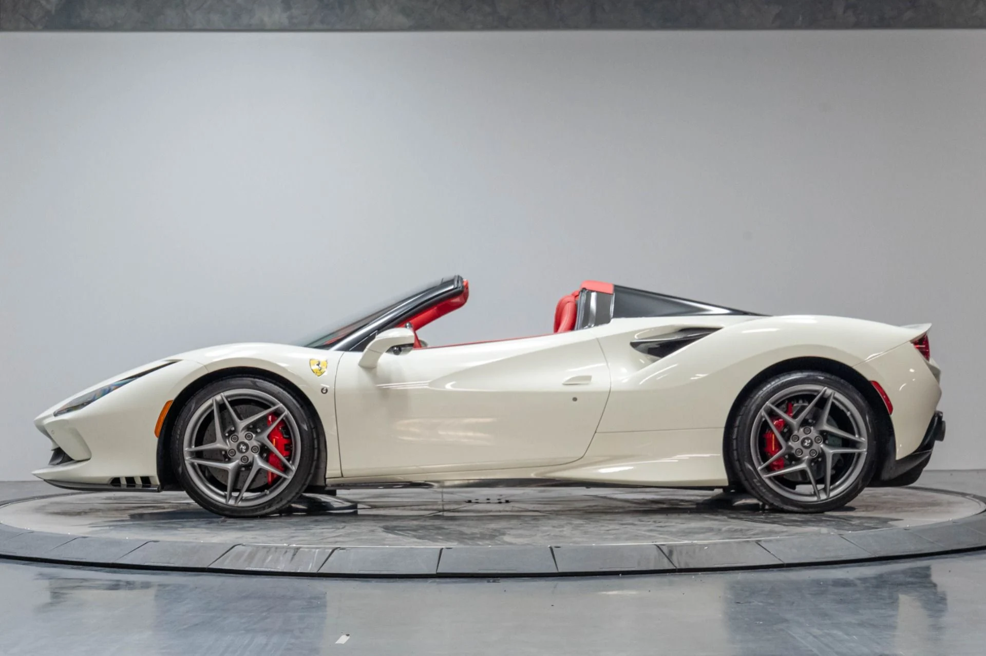 mph041_1435833390_Used_2021_Ferrari_F8_Spider_Base_1786140517_404ac7daae