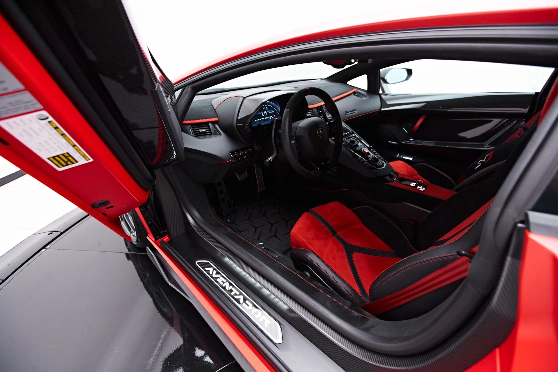 mph041_1450346320_Used_2019_Lamborghini_Aventador_SVJ_Base_1660667507_ff93be417a