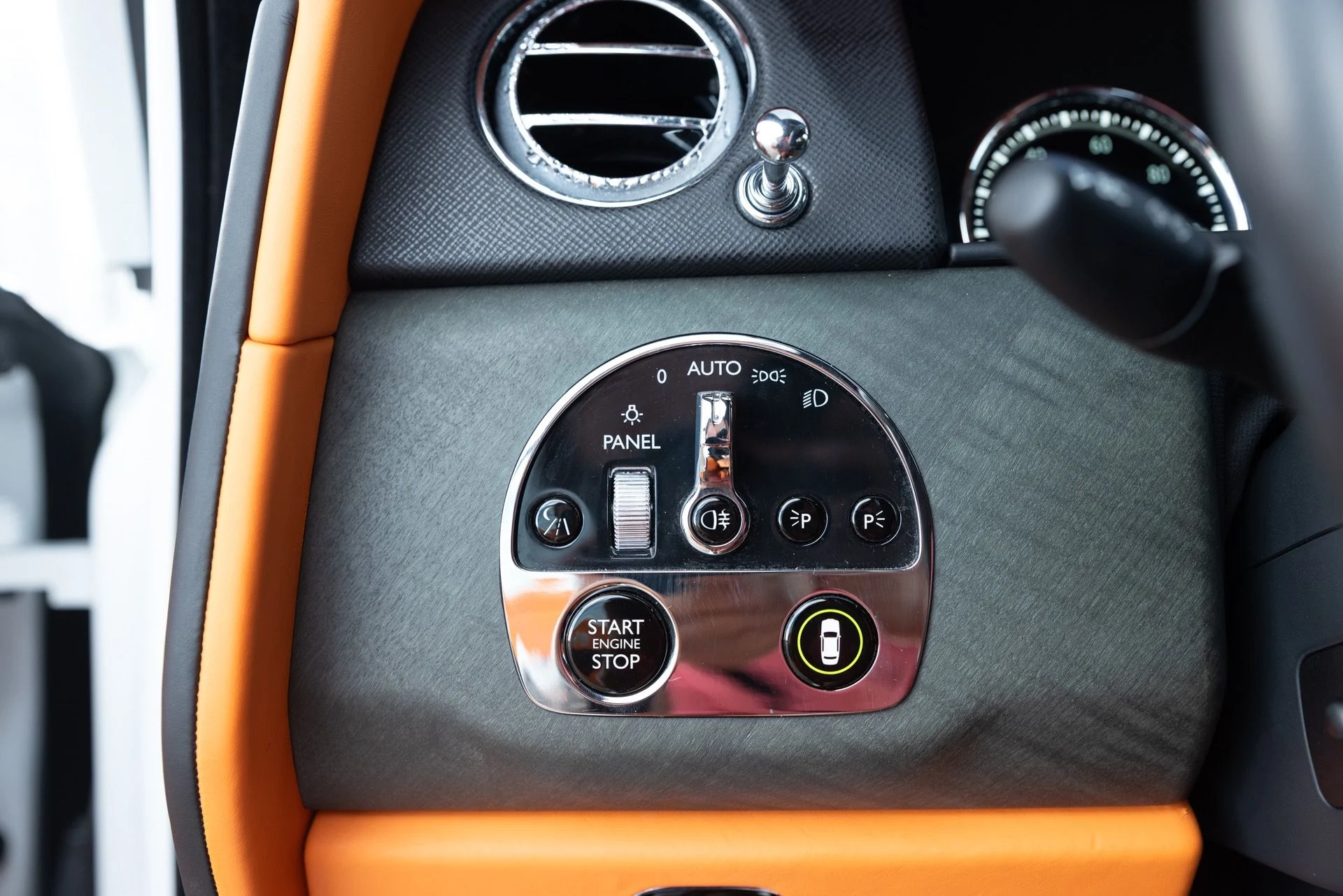 mph041_1467477669_Used_2020_Rolls_Royce_Cullinan_1764721010_7f95d10dc0