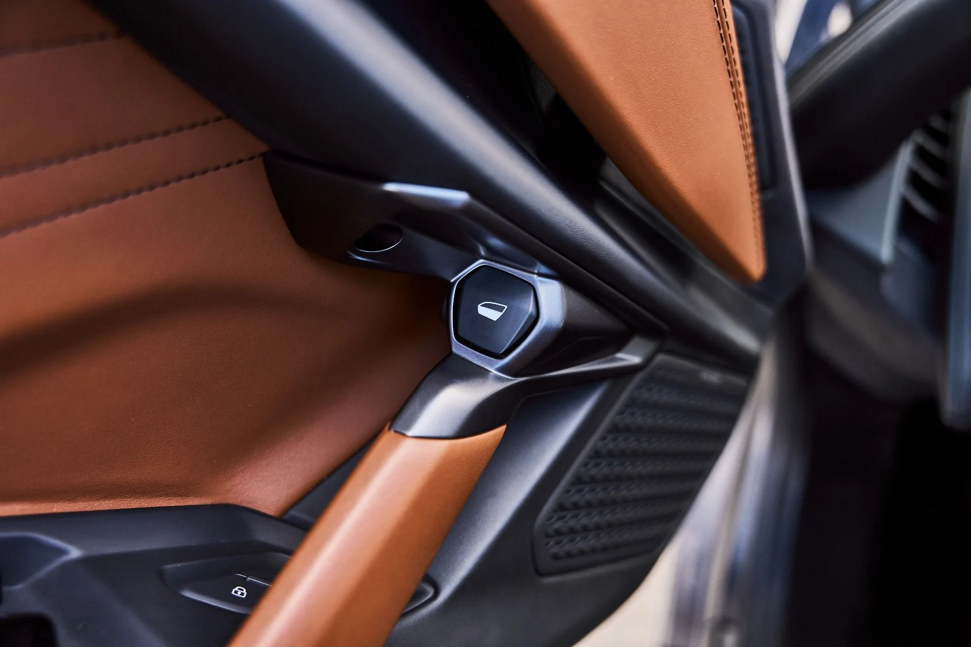 mph041_1482406960_Used_2025_Lamborghini_Revuelto_Base_1777078139_24655be0c0