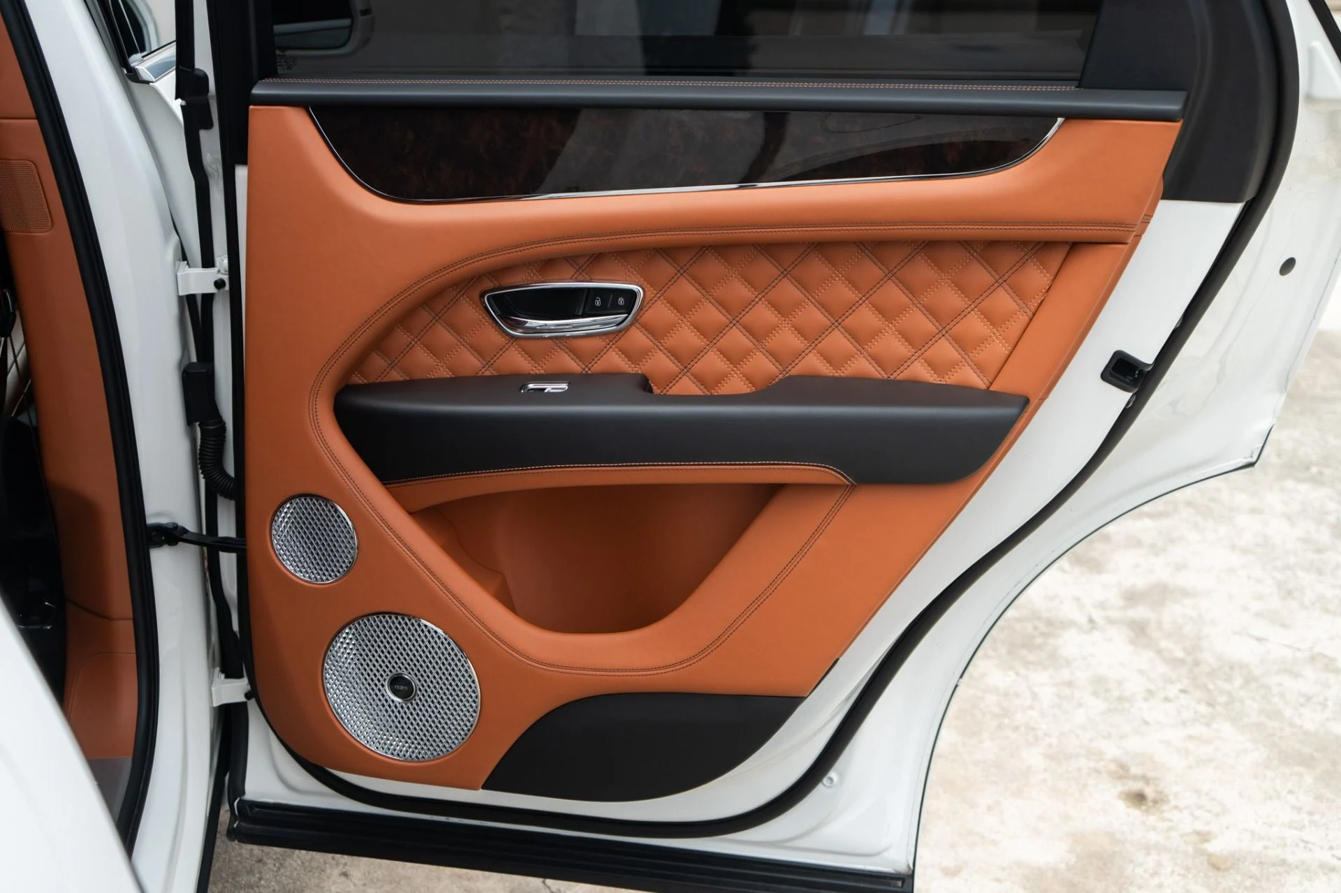 mph041_1486985938_Used_2021_Bentley_Bentayga_V8_1780518091_4f04ef3014