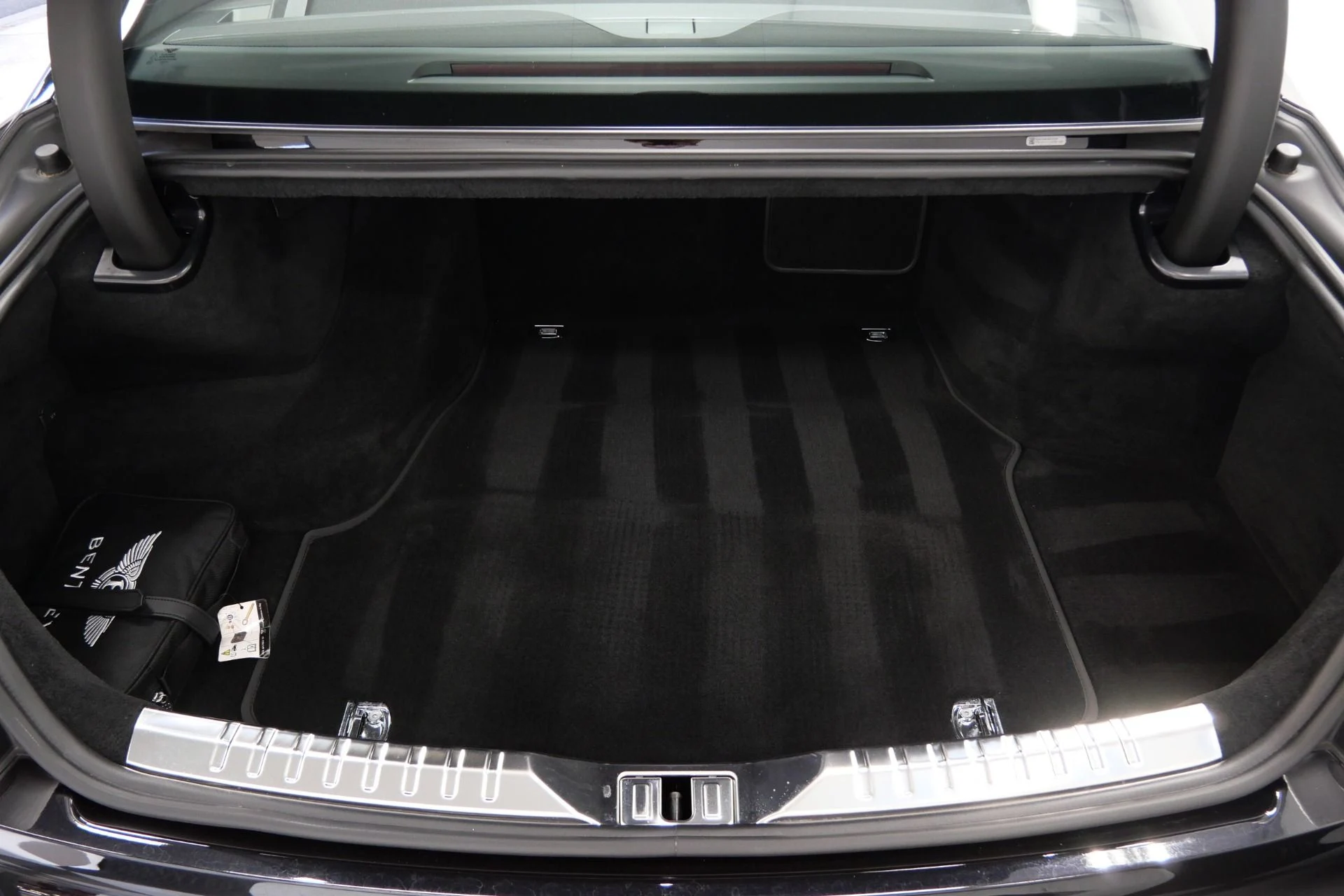 mph041_1492566925_Used_2023_Bentley_Flying_Spur_Hybrid_Touring_Specification_Contrast_Stitching_Piping_Bang_and_Olufsen_1769812693_d1878931c1