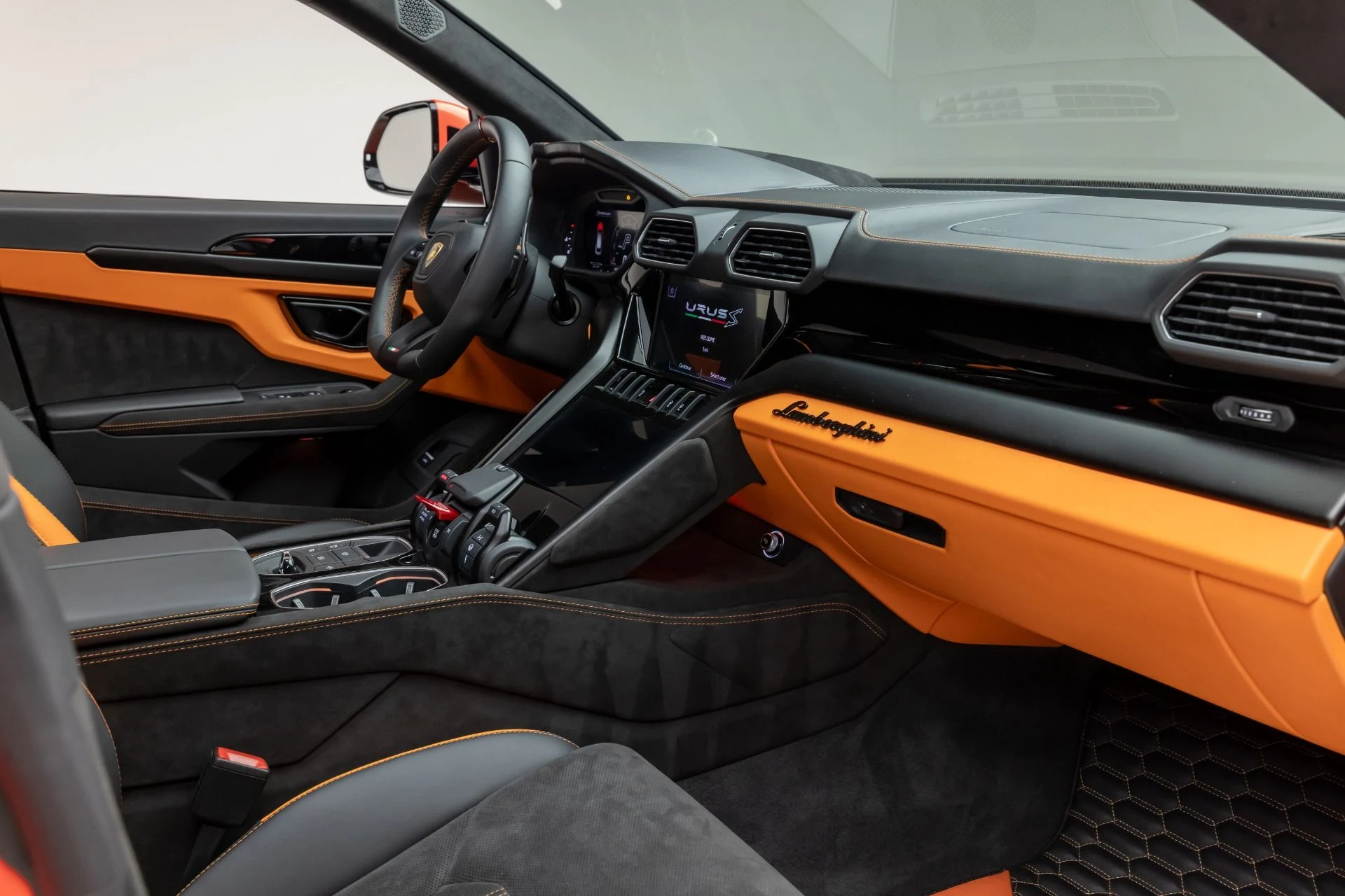 mph041_1504958018_Used_2024_Lamborghini_Urus_S_1766449487_7b1a46c1c6