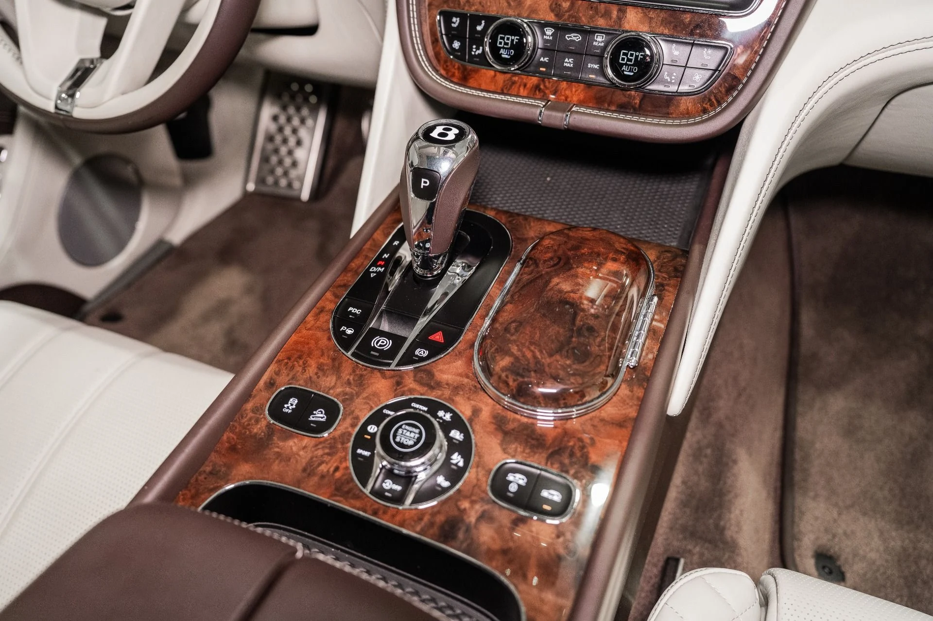 mph041_1508510453_Used_2017_Bentley_Bentayga_W12_1791218079_57e0045421