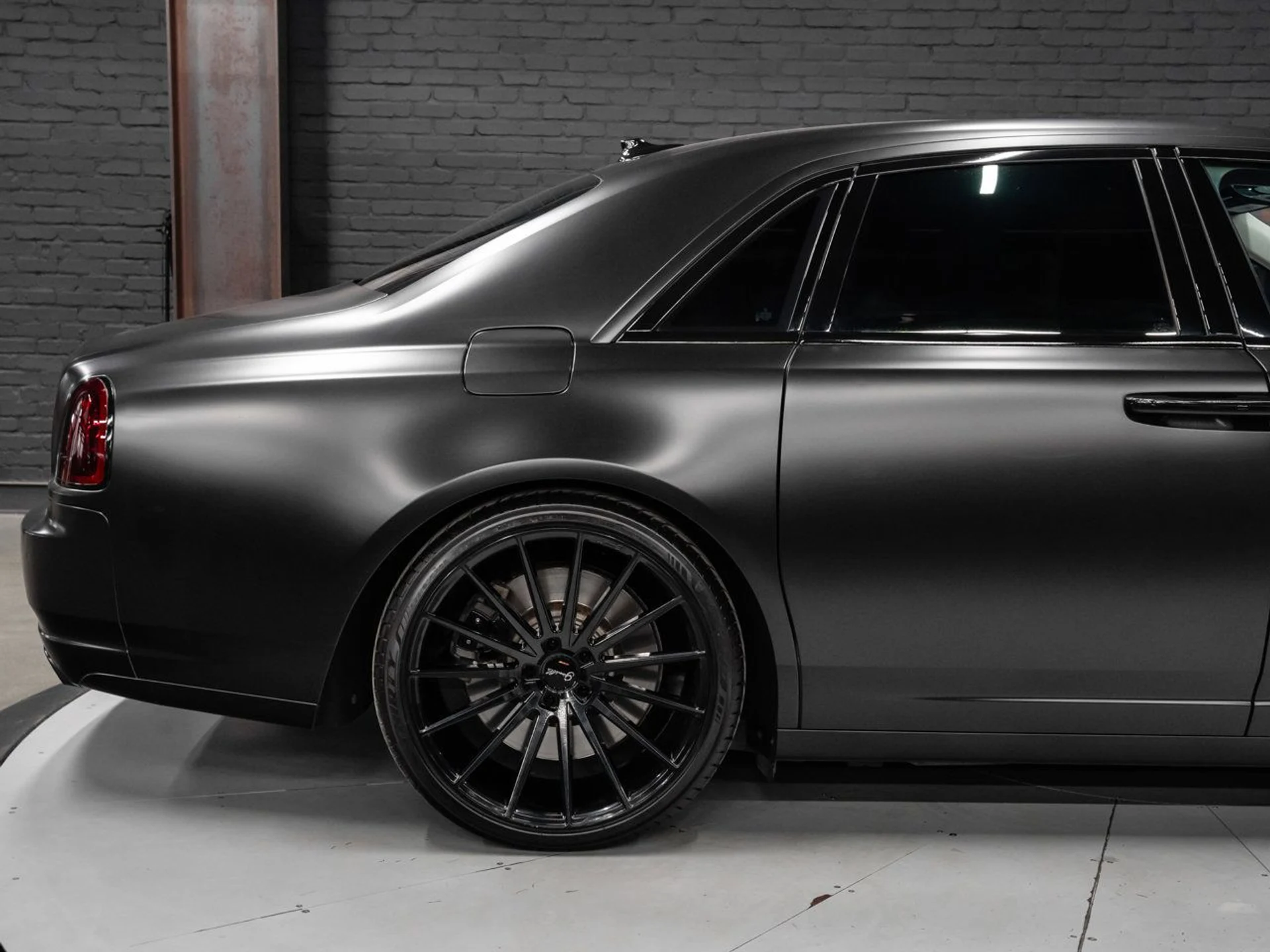 mph041_151119716_rolls_royce_ghost_2012_2d2f2866d5
