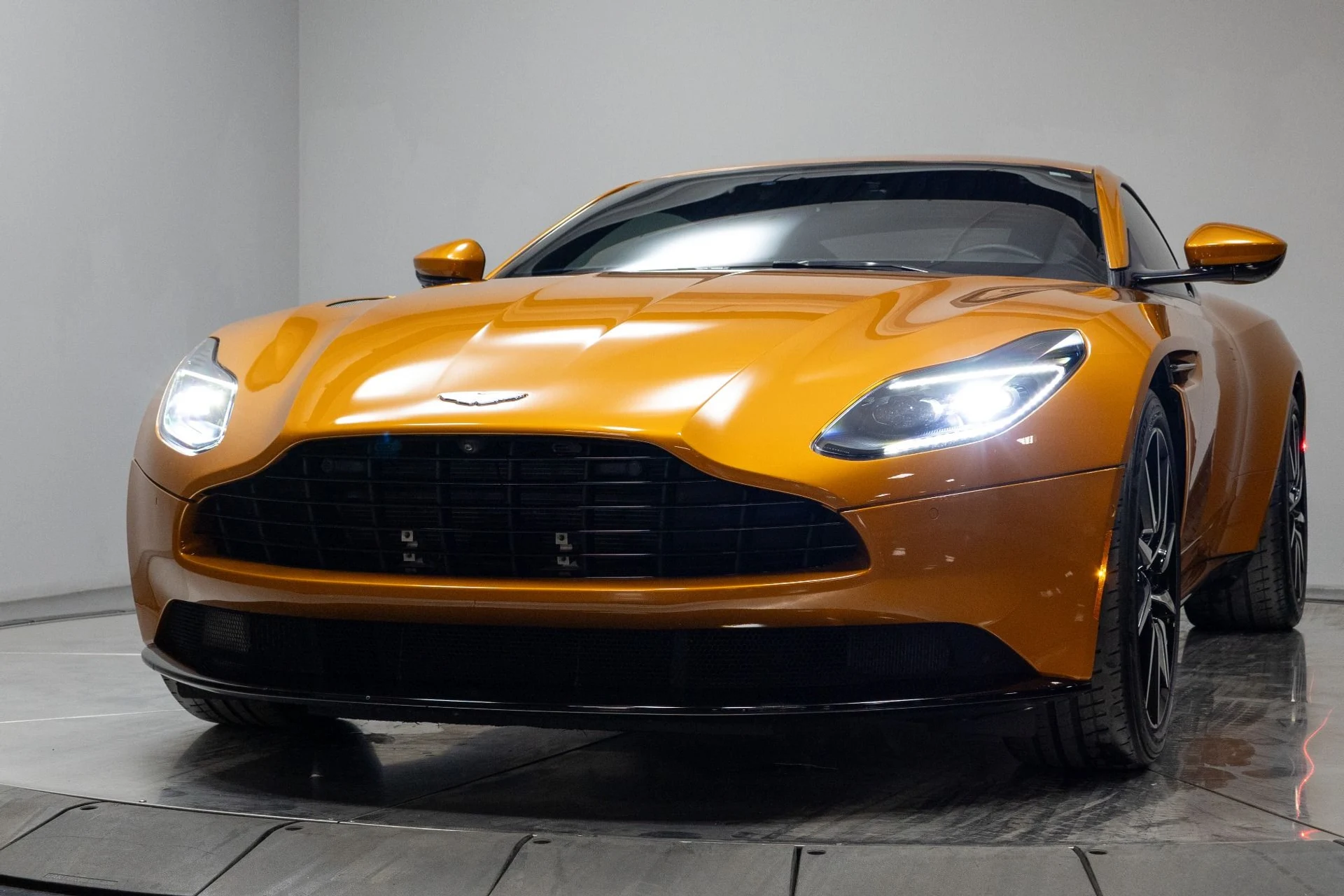mph041_1511766471_Used_2018_Aston_Martin_DB_11_1761056819_866d494079