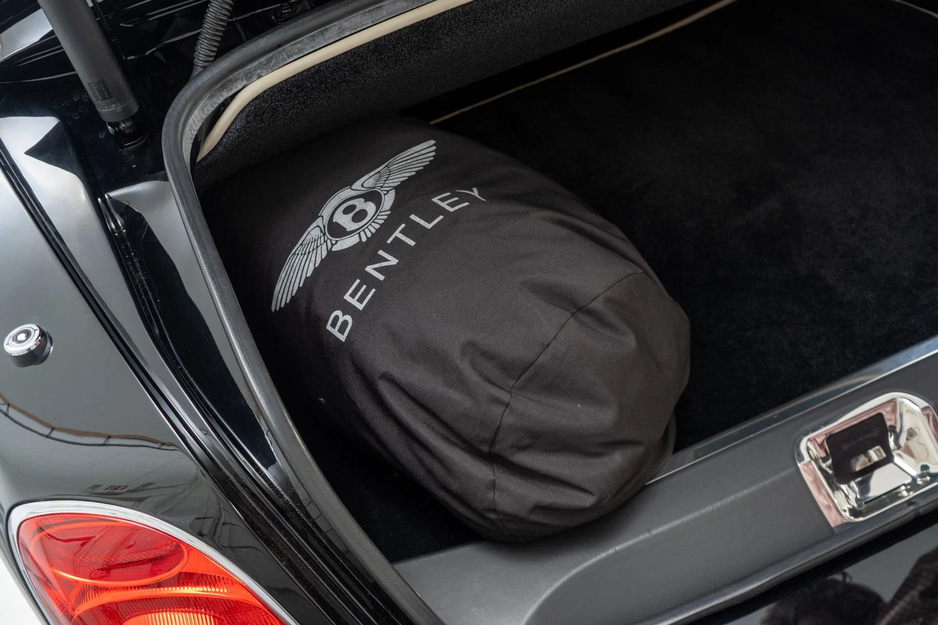 mph041_1516940448_Used_2009_Bentley_Azure_1776719869_cb2bb6e822