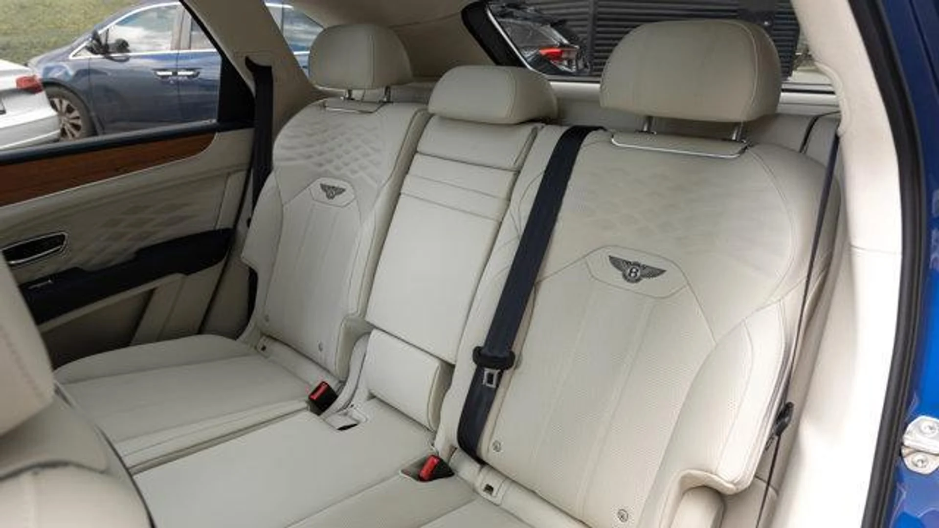 mph041_1537799256_k_Bc_EF_Ltgjh_SB_7_Nzz_Ii_Q_Oc2_Ox1_I_258585b4e6