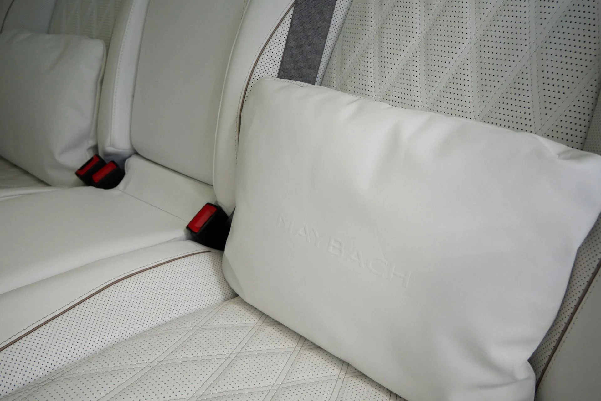 mph041_1541256618_Used_2024_Mercedes_Benz_Maybach_GLS_600_4_MATIC_Factory_Two_Tone_paint_Polished_Wheels_Loaded_1774374618_9ab36cf0fe