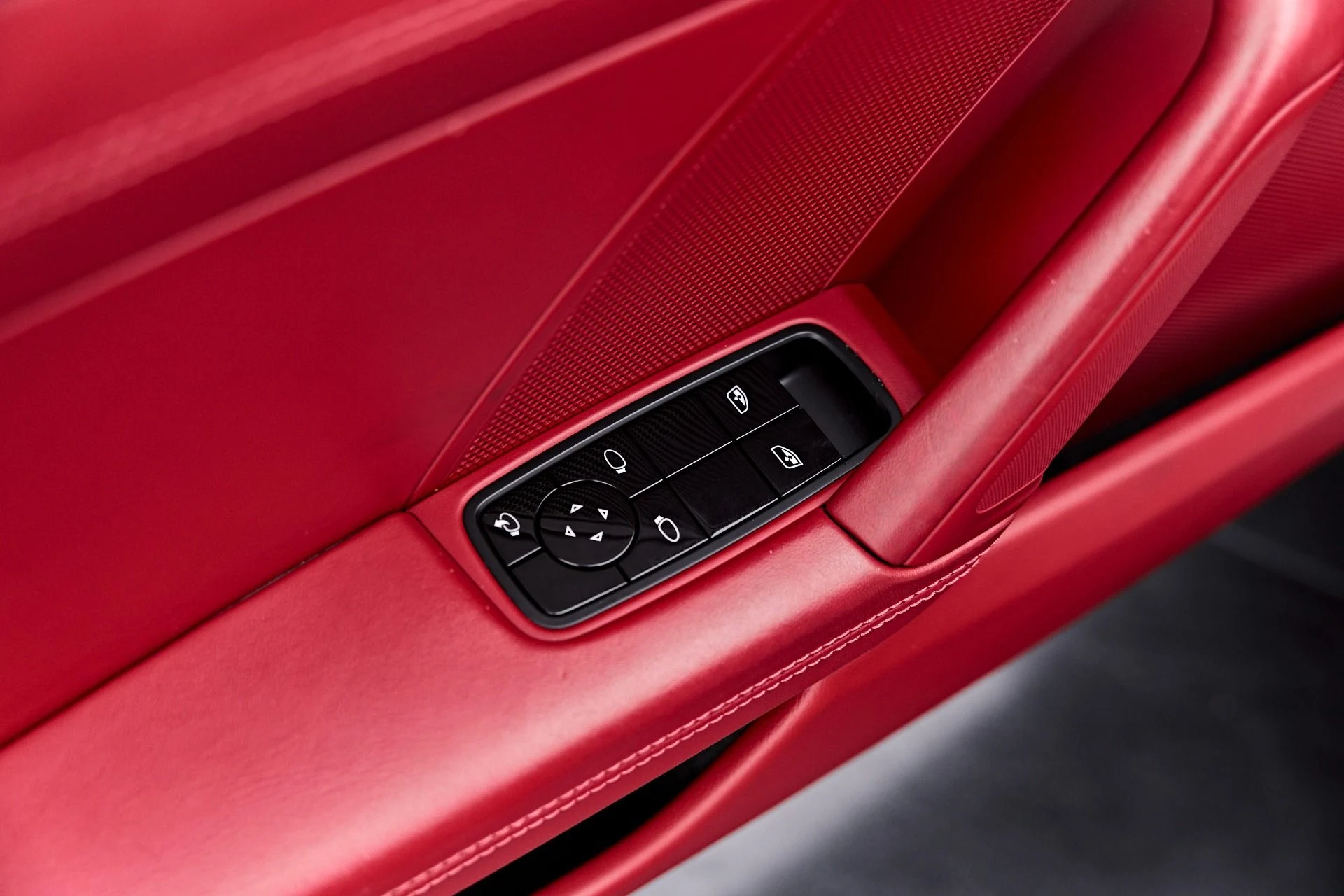 mph041_1559596564_Used_2021_Porsche_911_Targa_4_S_1786672024_4f847f3095