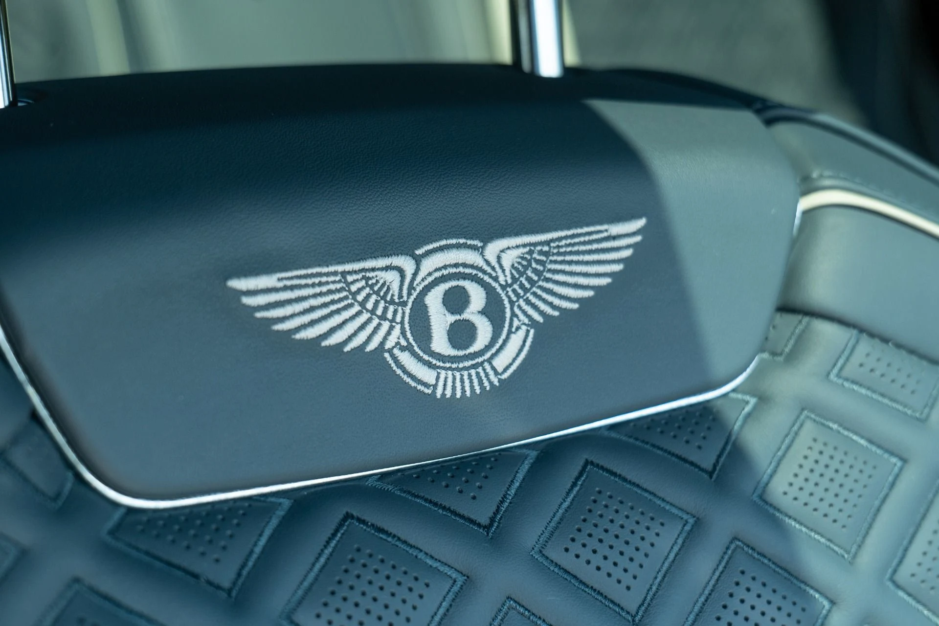 mph041_1562892645_Used_2022_Bentley_Flying_Spur_V8_1791935042_064a0ff94a