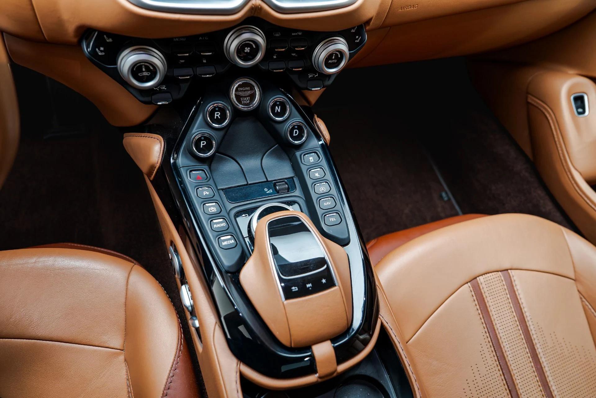 mph041_1563980609_Used_2019_Aston_Martin_Vantage_1793290976_68798be644