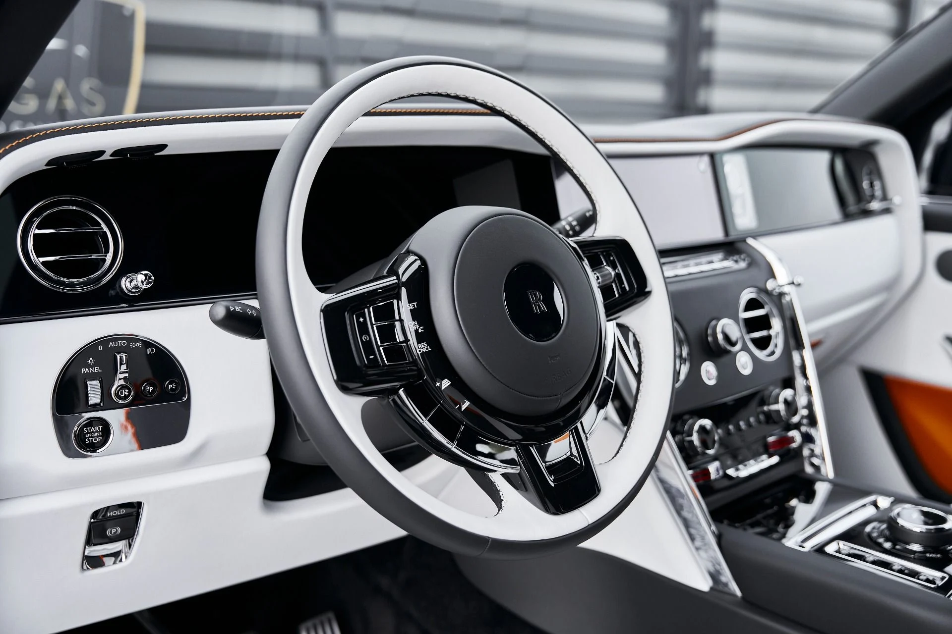 mph041_1565649809_Used_2026_Rolls_Royce_Cullinan_Base_1769135817_0c4182865b