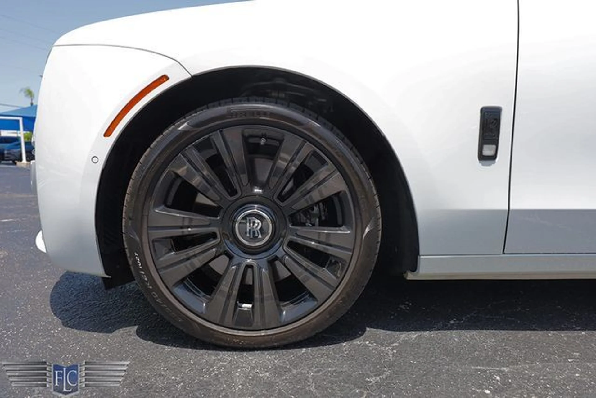 mph041_1578984152_used_2024_rolls_royce_ghost_sedan_6305_23068311_46_640_7d179ee92b