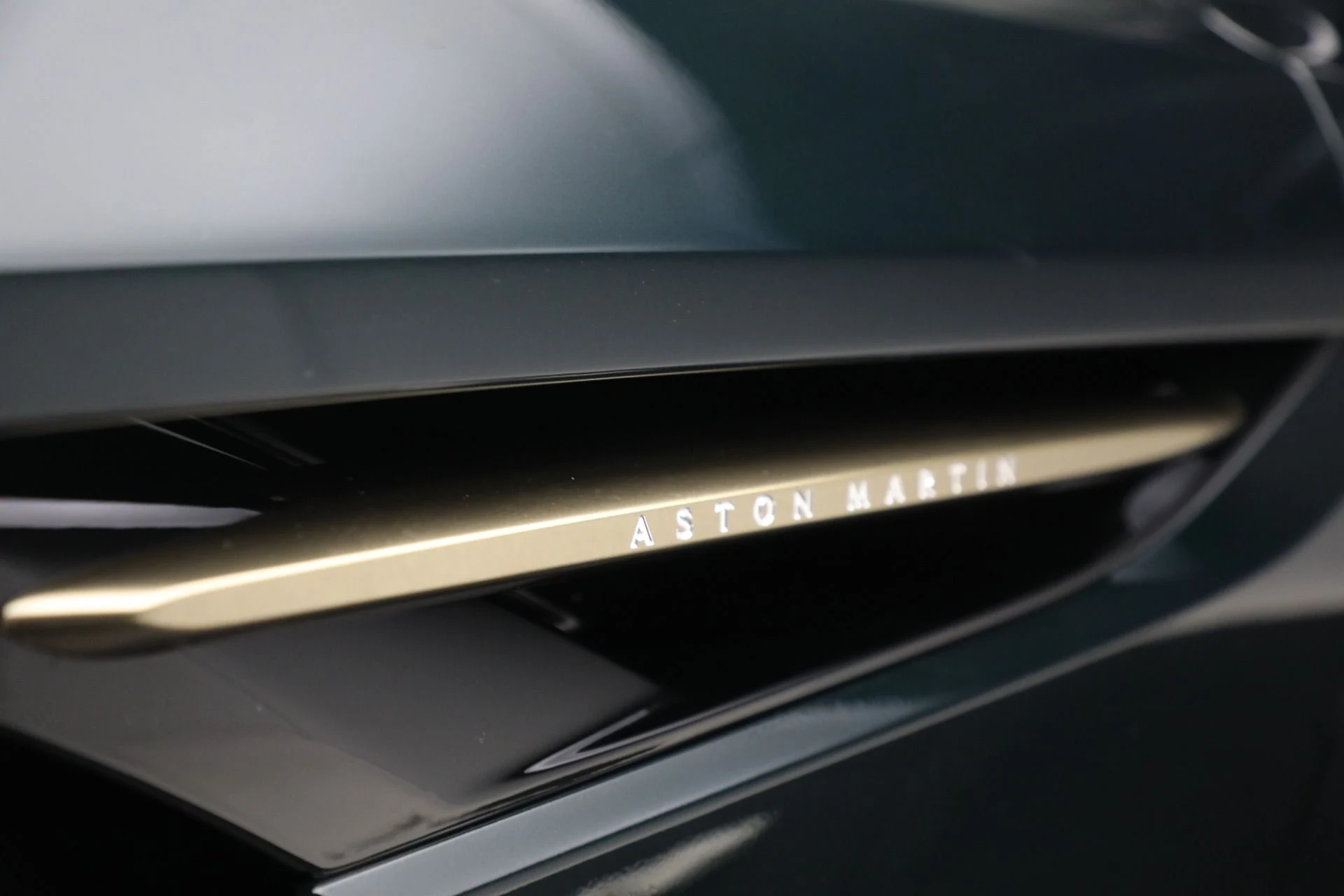 mph041_1583515387_New_2026_Aston_Martin_DB_12_Volante_1769621875_95a7971795