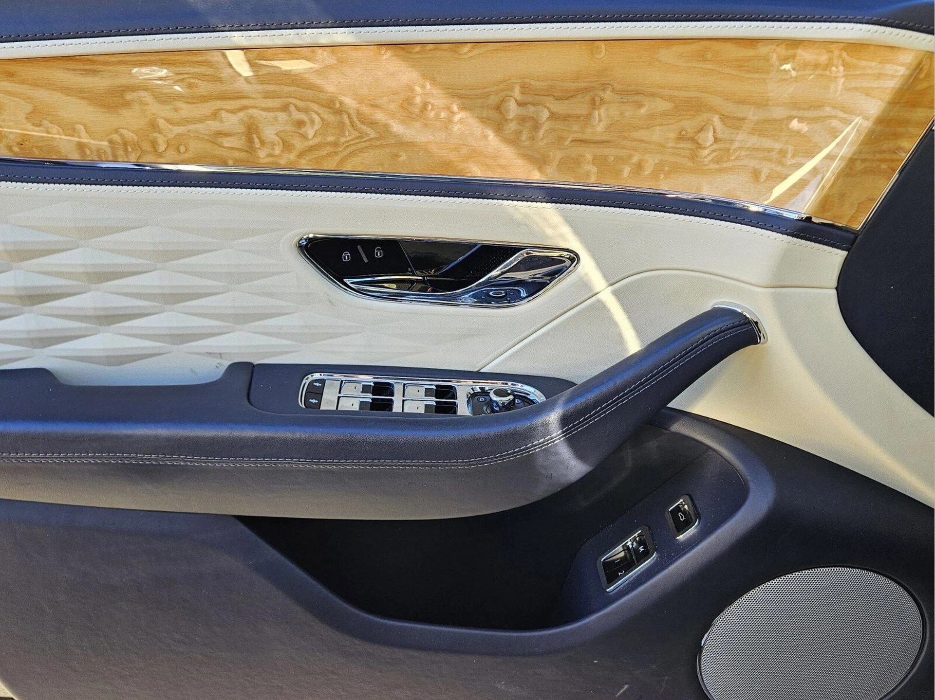 mph041_164663213_9a8eb795f406a21e98c5e1cf68afe426x_0275246309