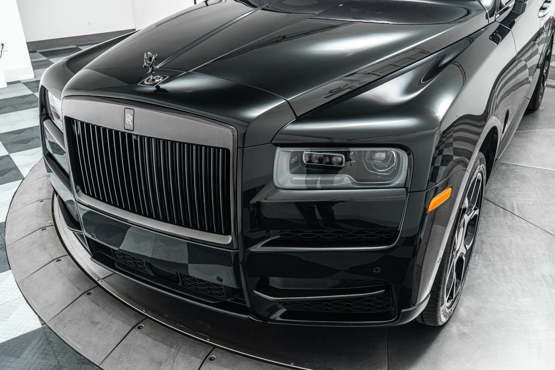 mph041_1647307231_Used_2024_Rolls_Royce_Cullinan_Black_Badge_Very_Low_Miles_Rear_Console_With_Crystalware_1779371398_d6500b3c31