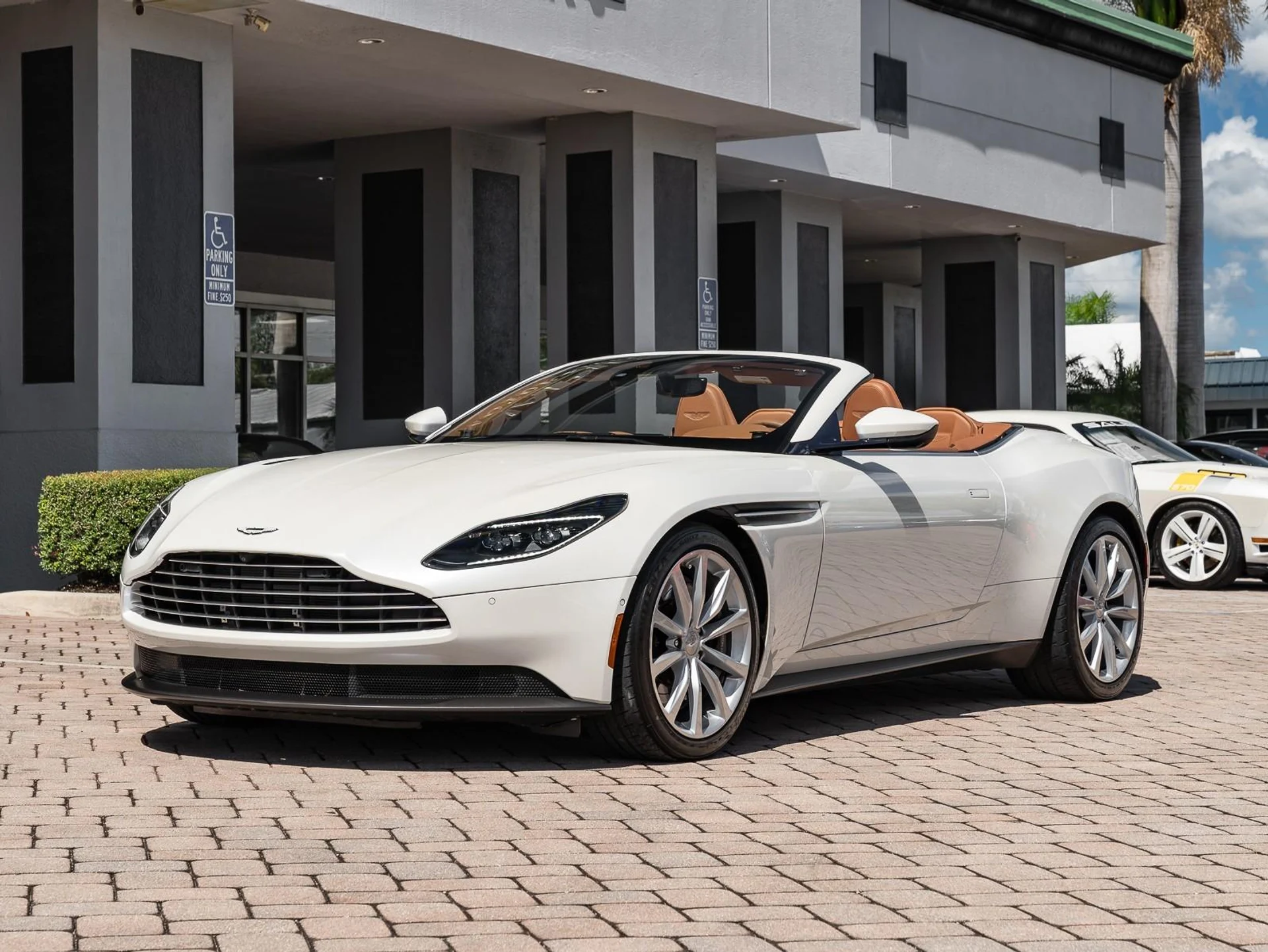 mph041_1656466768_Used_2019_Aston_Martin_DB_11_1760731554_9b9166add9