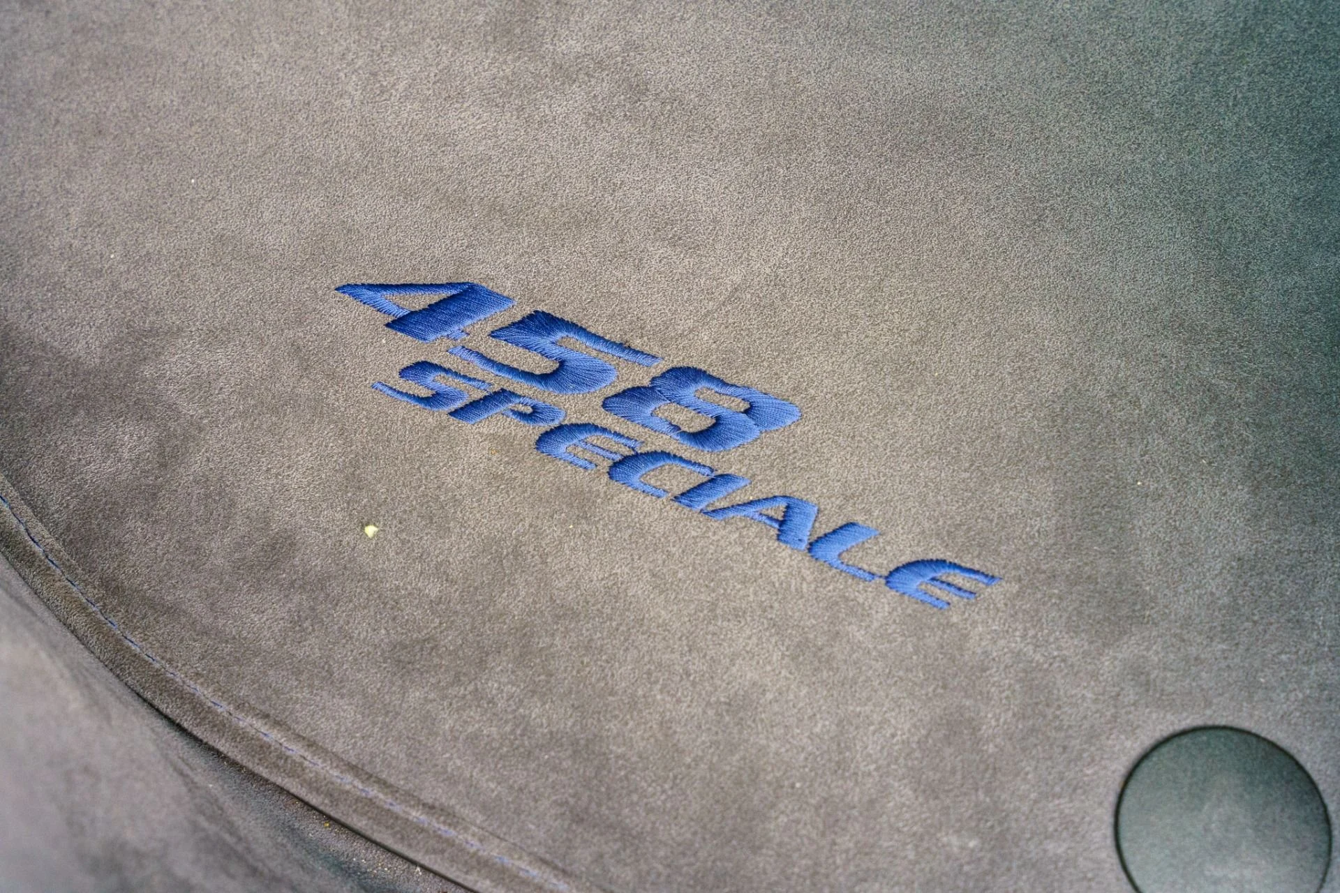 mph041_1669737490_Used_2015_Ferrari_458_Speciale_1754332080_1e025ca148