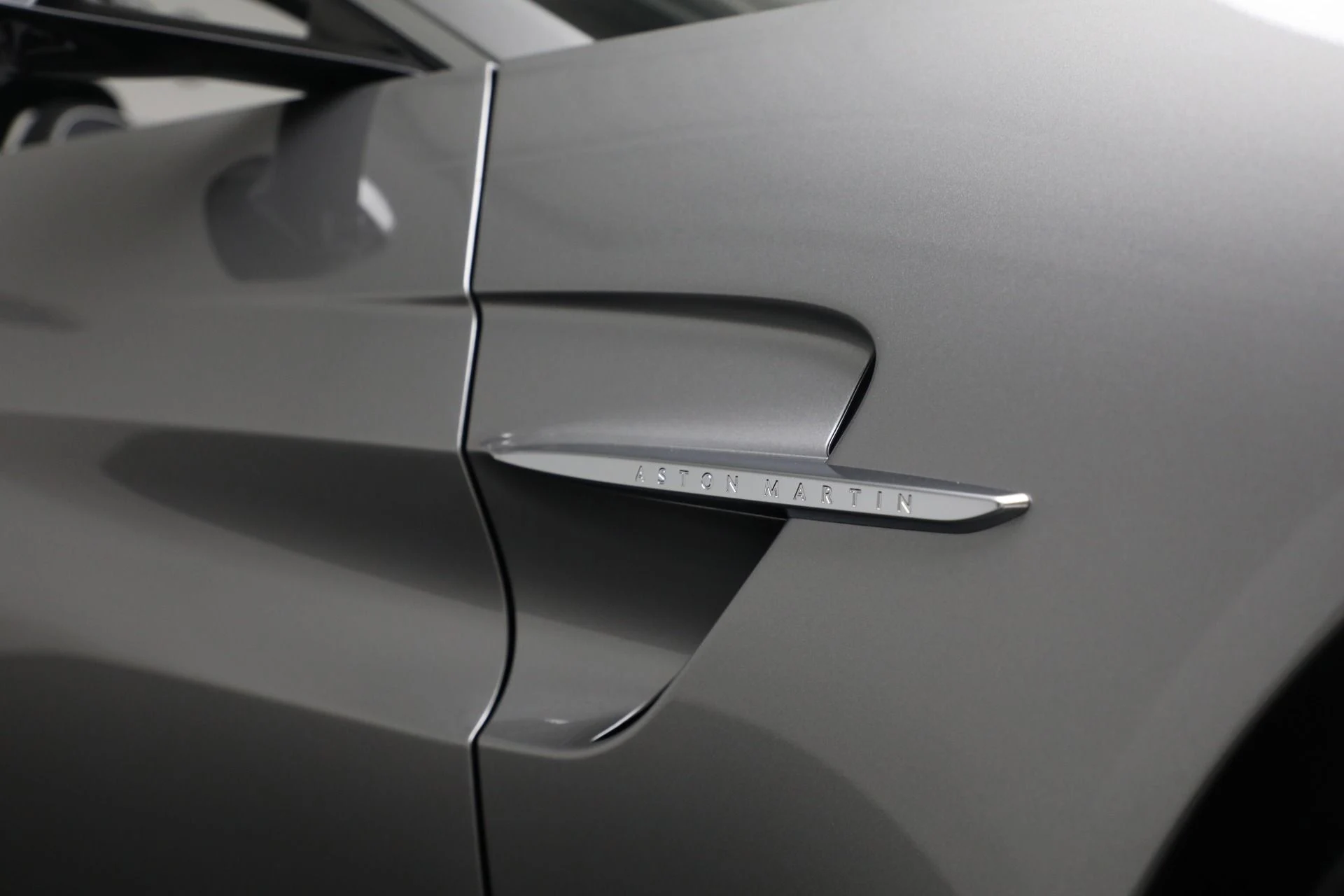 mph041_1707332371_New_2026_Aston_Martin_Vantage_Roadster_1762286675_2be7e55bbd