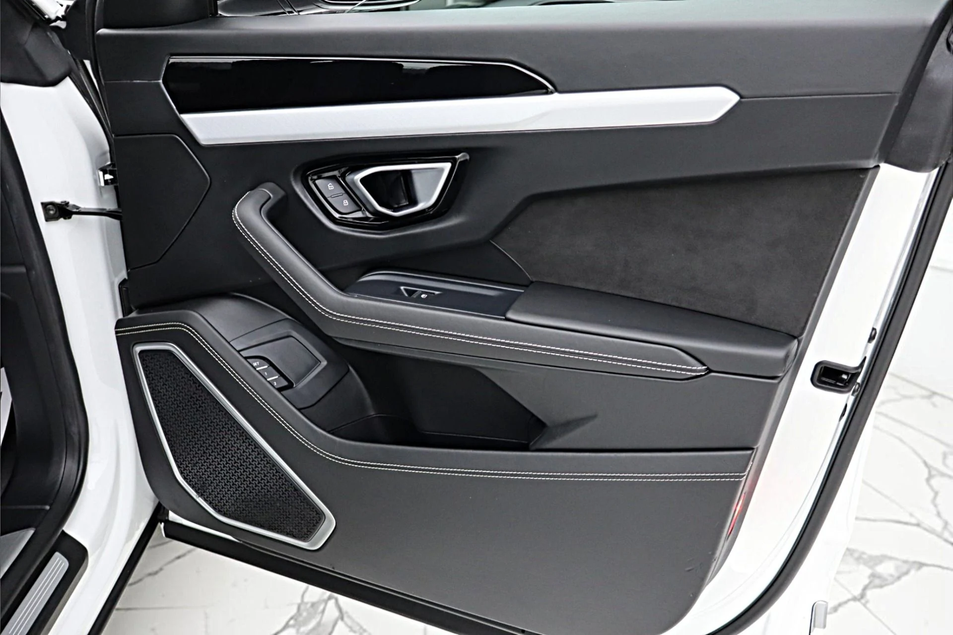 mph041_170918712_Used_2020_Lamborghini_Urus_SELEZIONE_PRE_OWNED_CERTIFIED_8a3c91a1b2