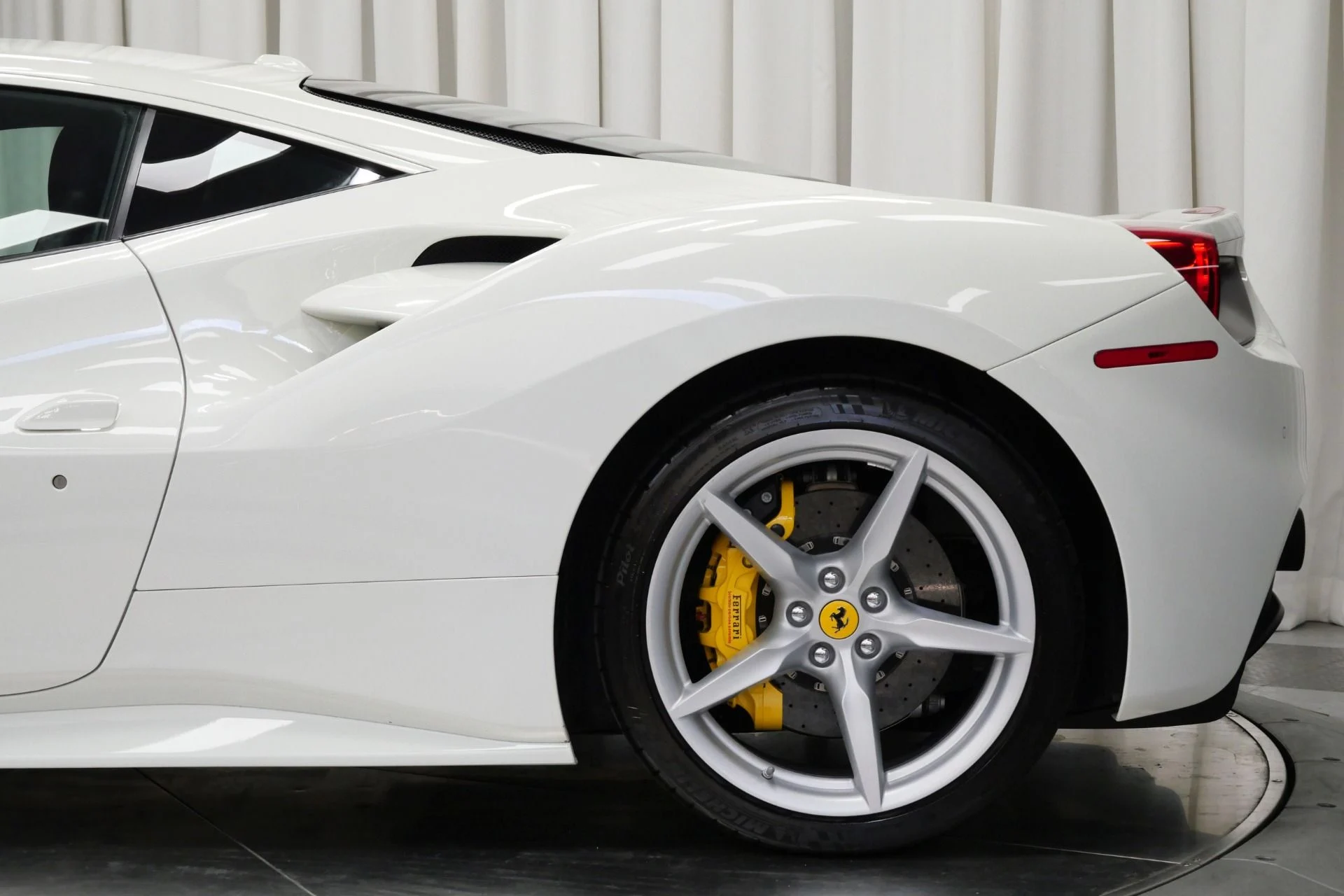 mph041_171580281_Used_2018_Ferrari_488_GTB_1755879022_3babcfd352